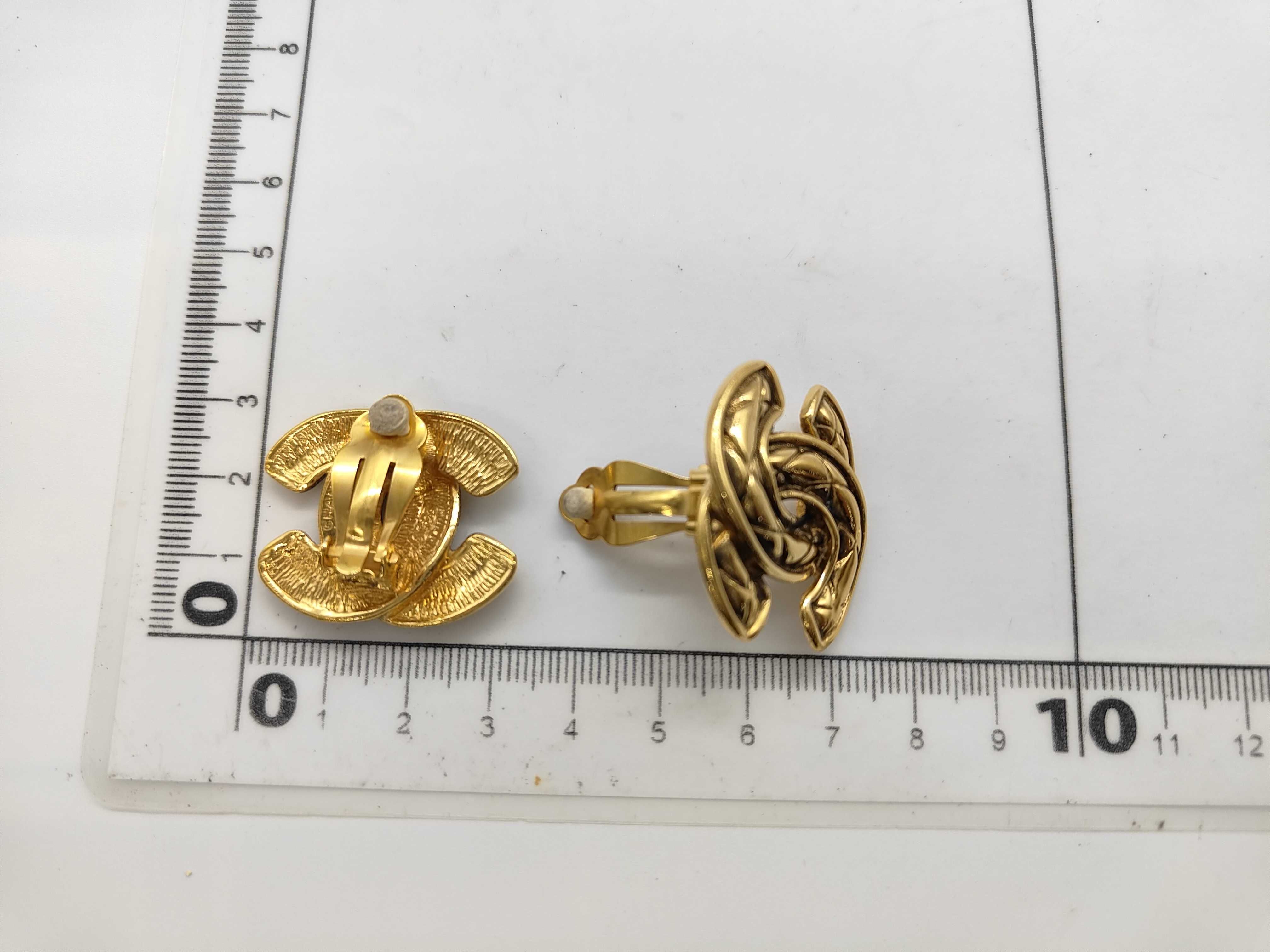 earrings, quilted design, medium size, with original box. — view 6
