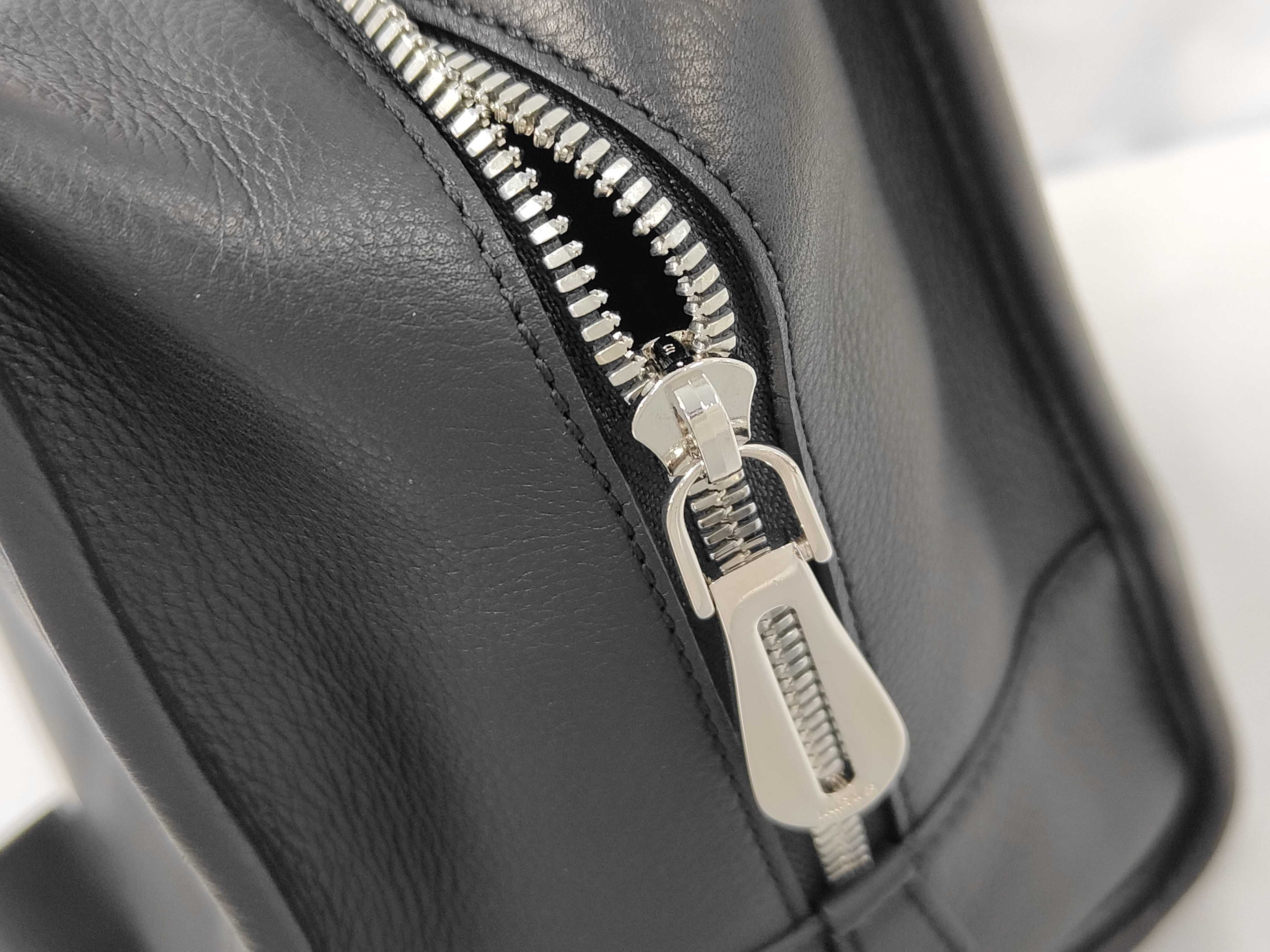 Amazona 36 Anagram Black Handbag A Handbag — view 8