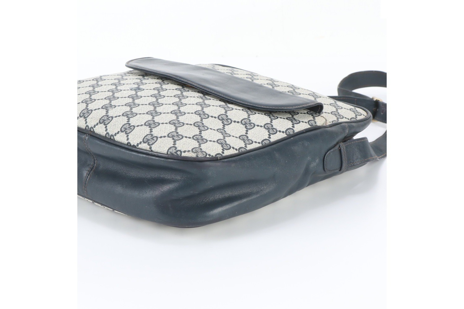 GG Supreme Old Leather Shoulder Bag (Crossbody) — view 4