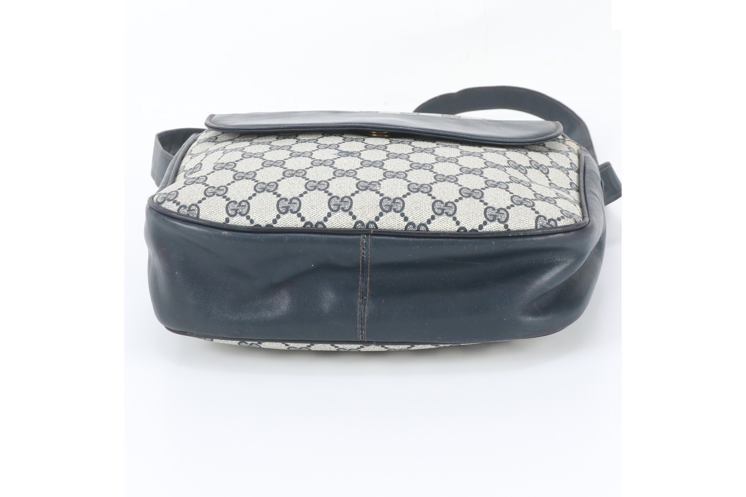 GG Supreme Old Leather Shoulder Bag (Crossbody) — view 6