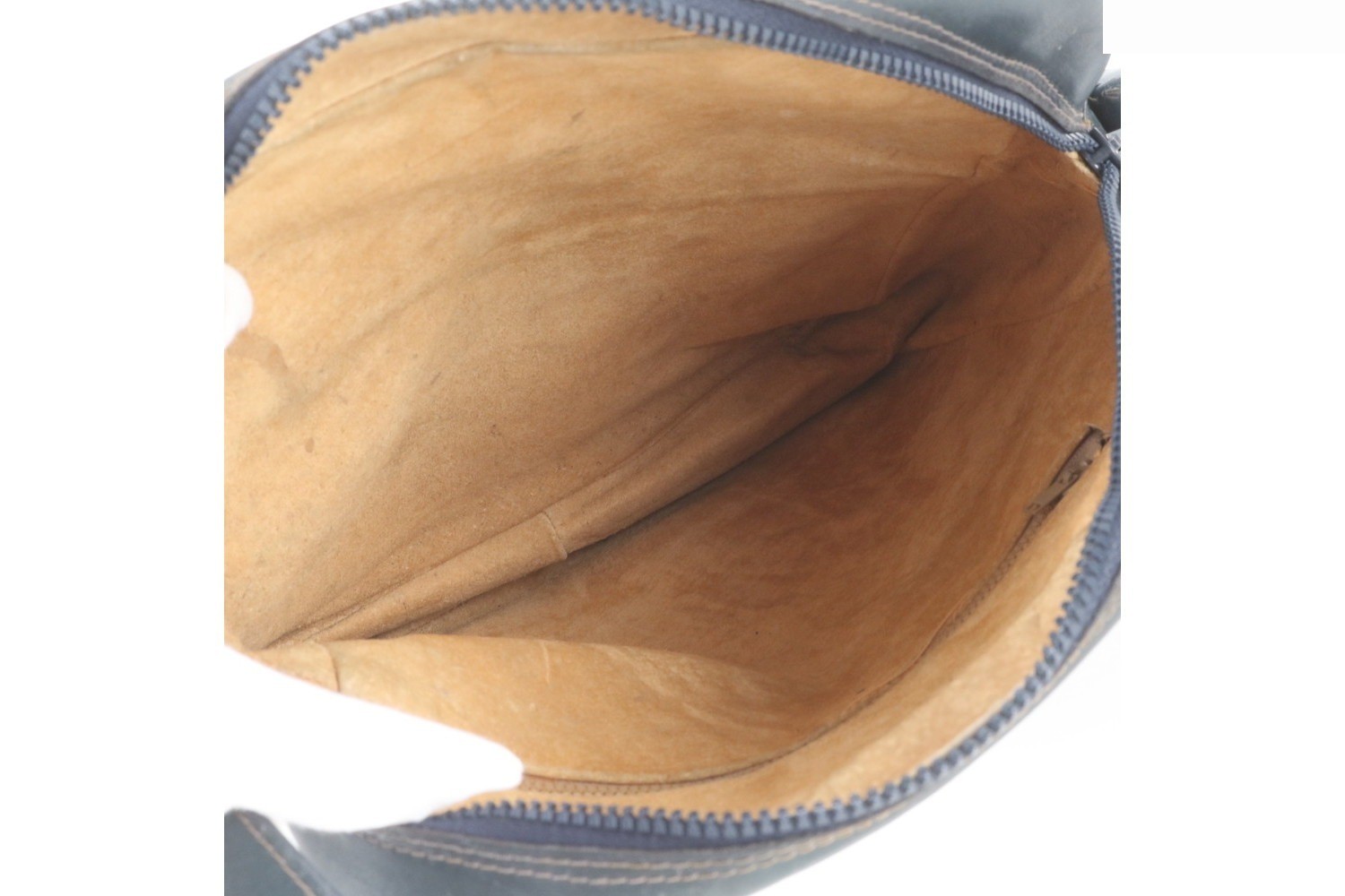 GG Supreme Old Leather Shoulder Bag (Crossbody) — view 7