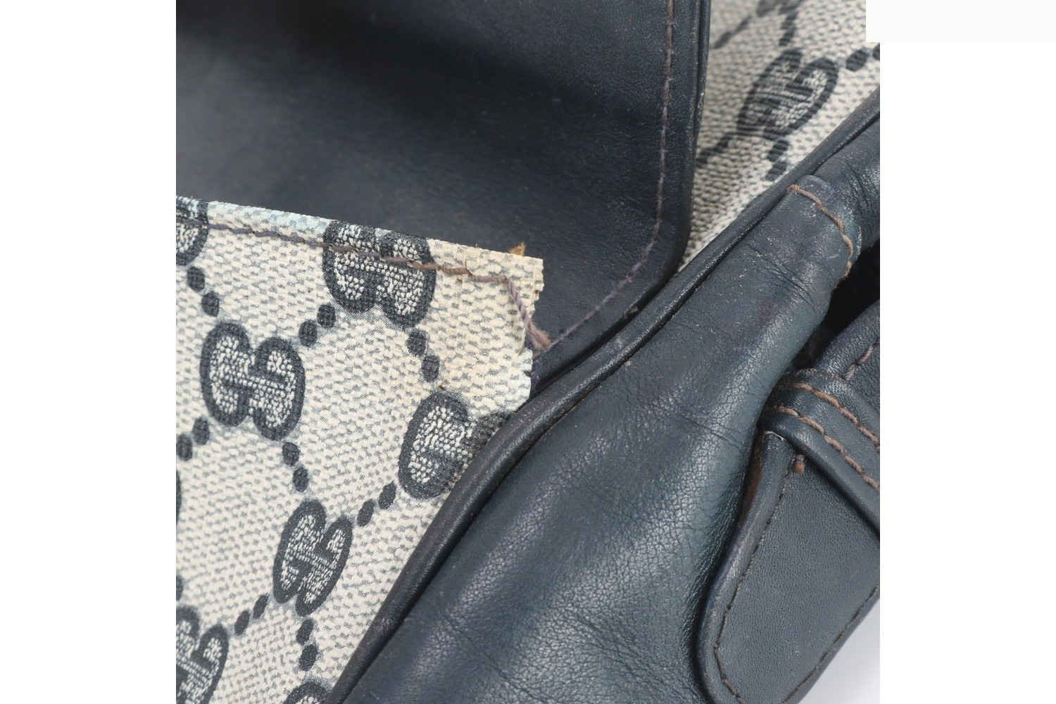GG Supreme Old Leather Shoulder Bag (Crossbody) — view 9