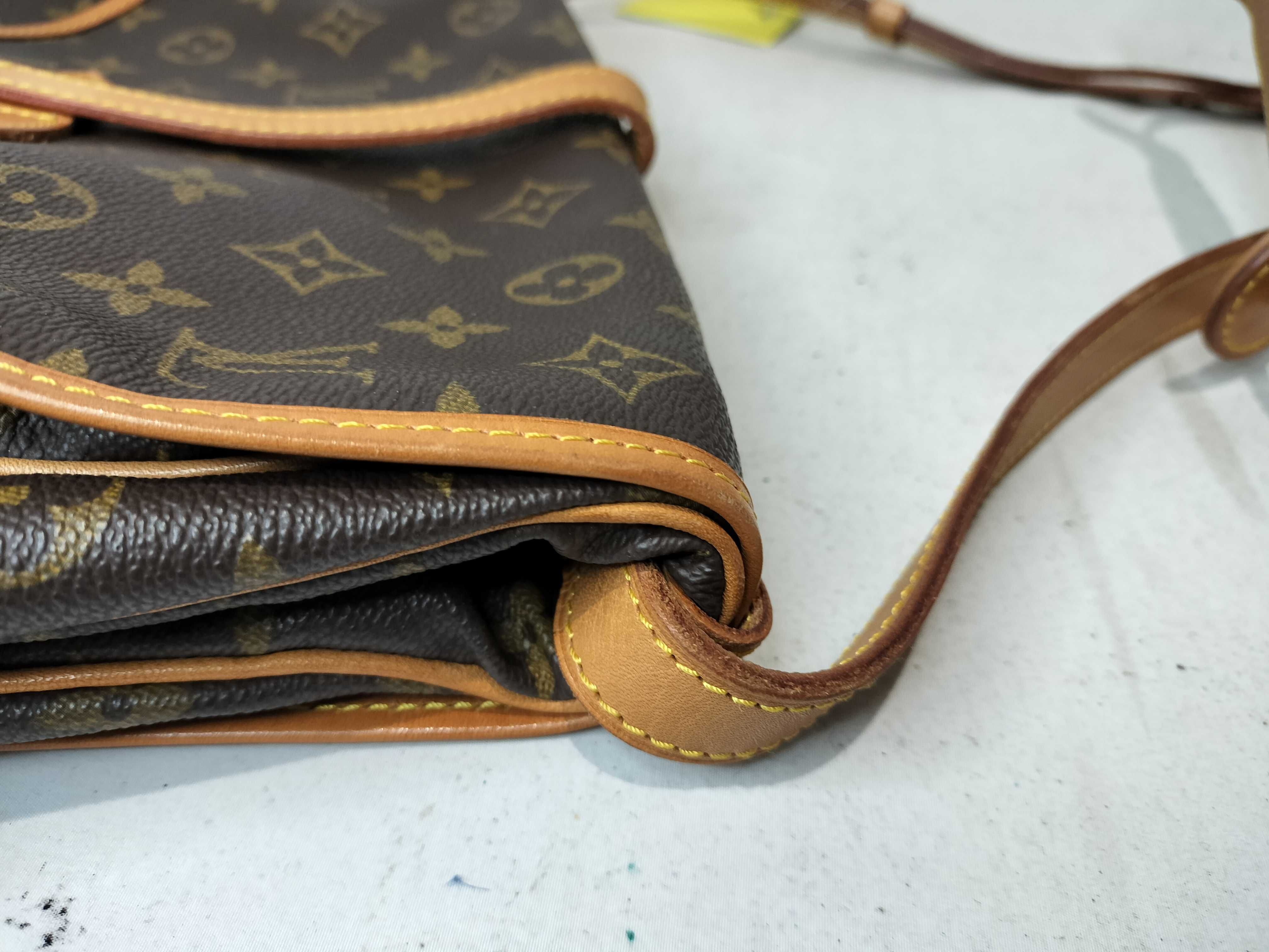 Monogram Louis Vuitton Saumur 30 Monogram Shoulder Bag — view 5