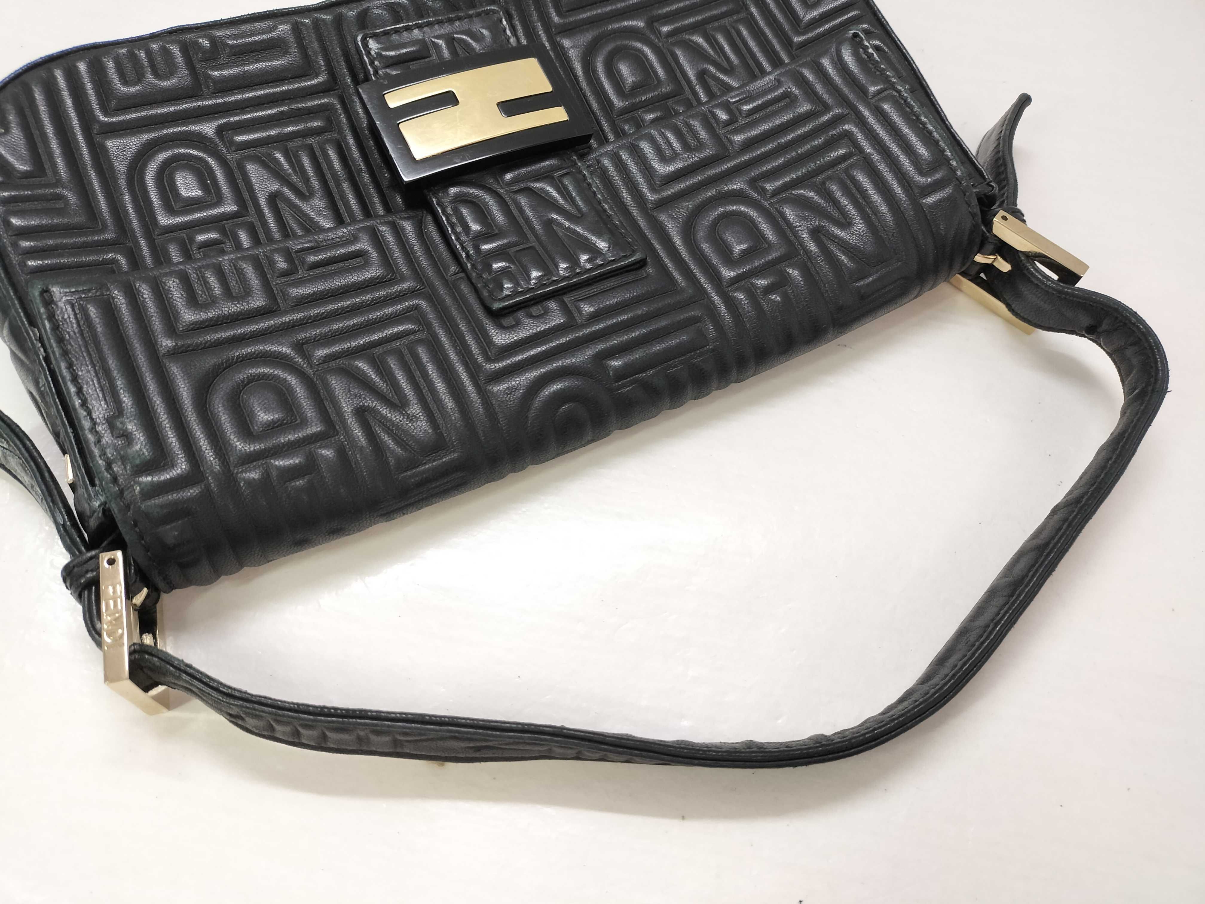 DU- Baguette 1997 Re-edition 3D Embossed Leather Bag 8BR600 Shoulder Bag — view 3