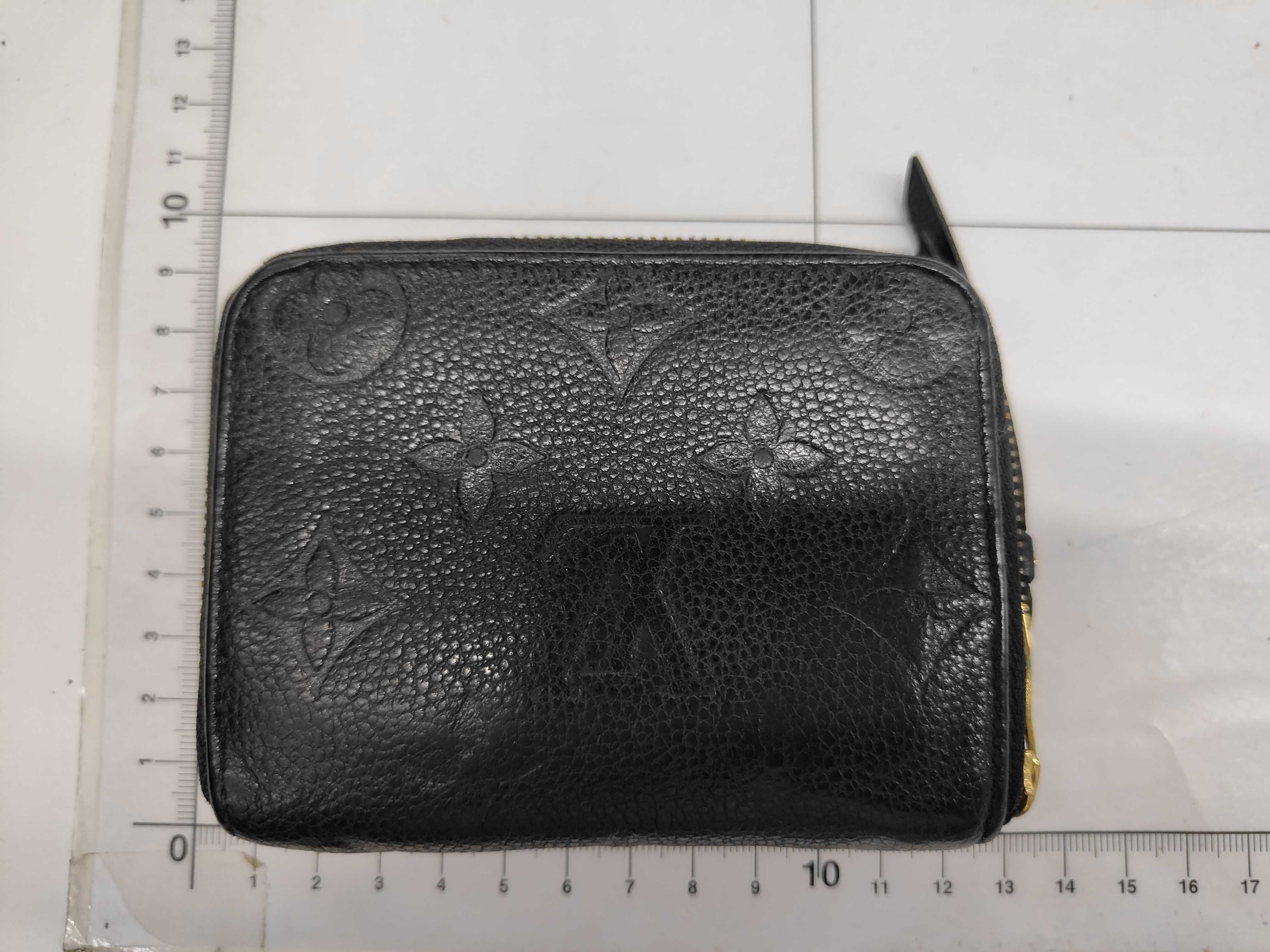 LV wallet — view 2