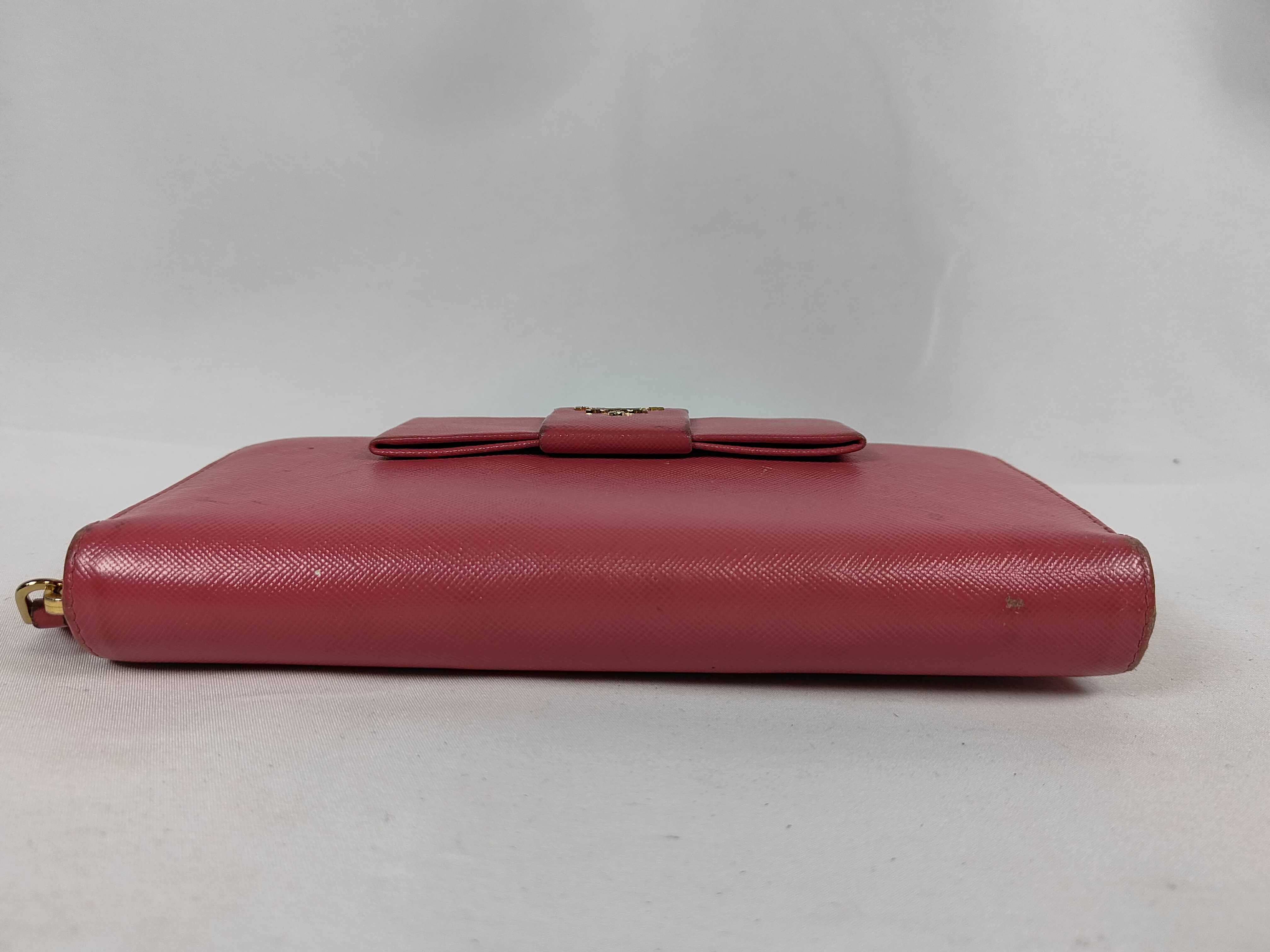 Round Zip Long Wallet Saffiano Pink Ribbon Wallet — view 3