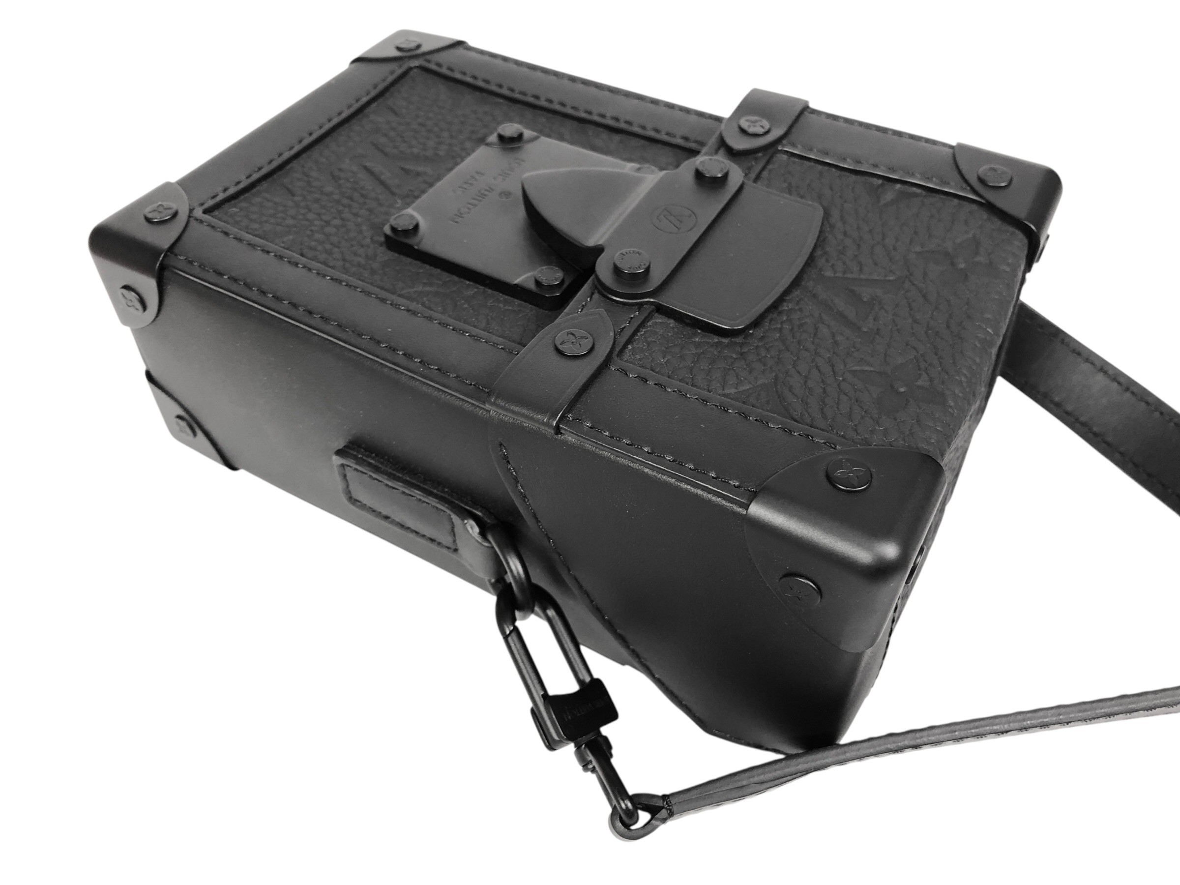 Unused LOUIS VUITTON Monogram Shoulder Bag — view 6