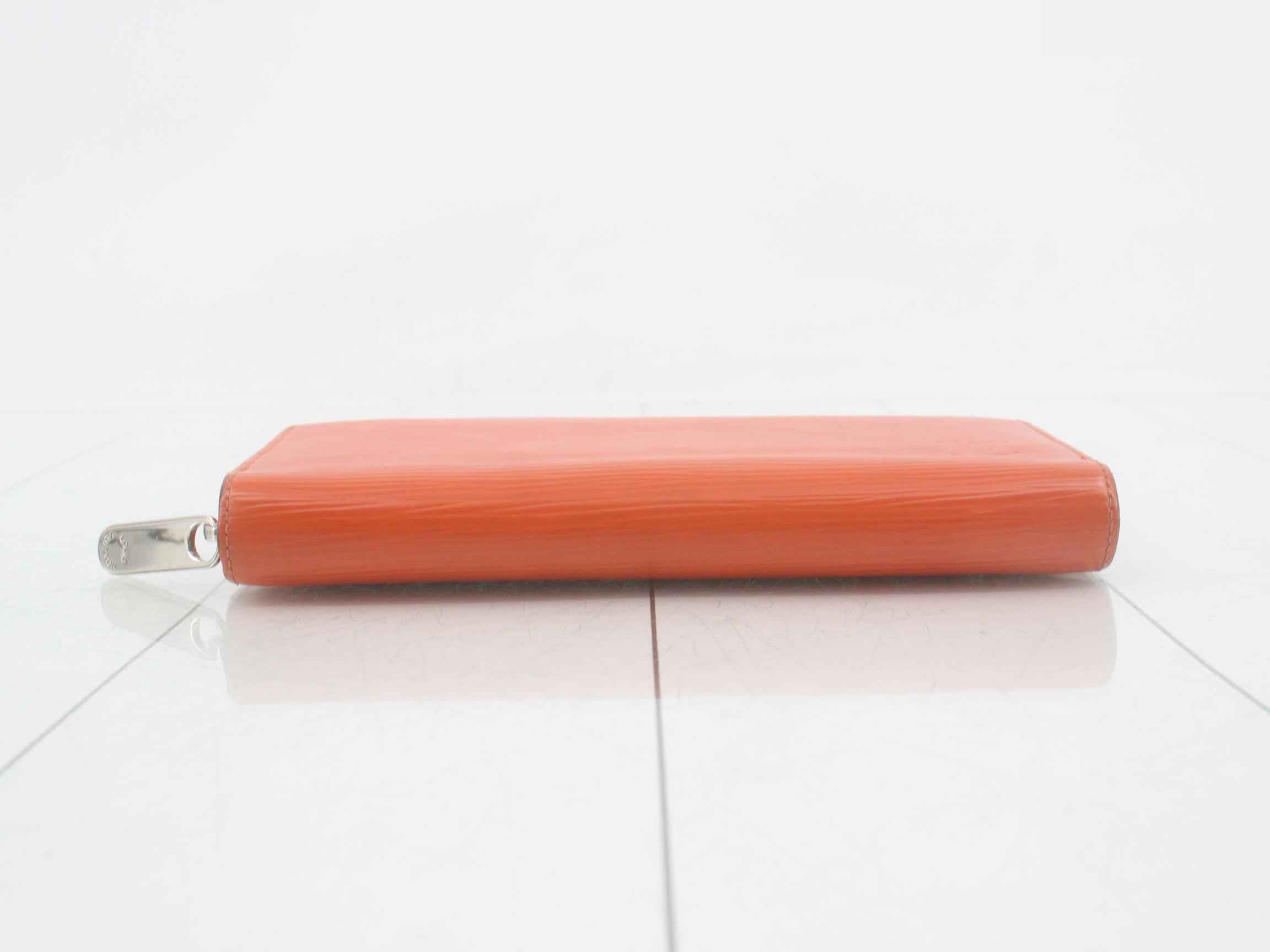 Epi ZW Round Zipper Long Wallet M60310 — view 3