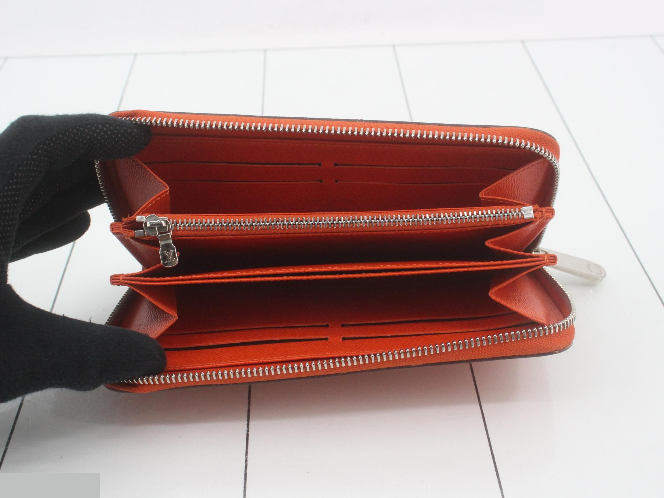 Epi ZW Round Zipper Long Wallet M60310 — view 4