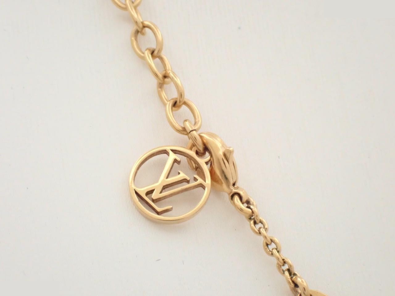 Essential V Necklace, Gold, Chain approx. 50cm — view 2