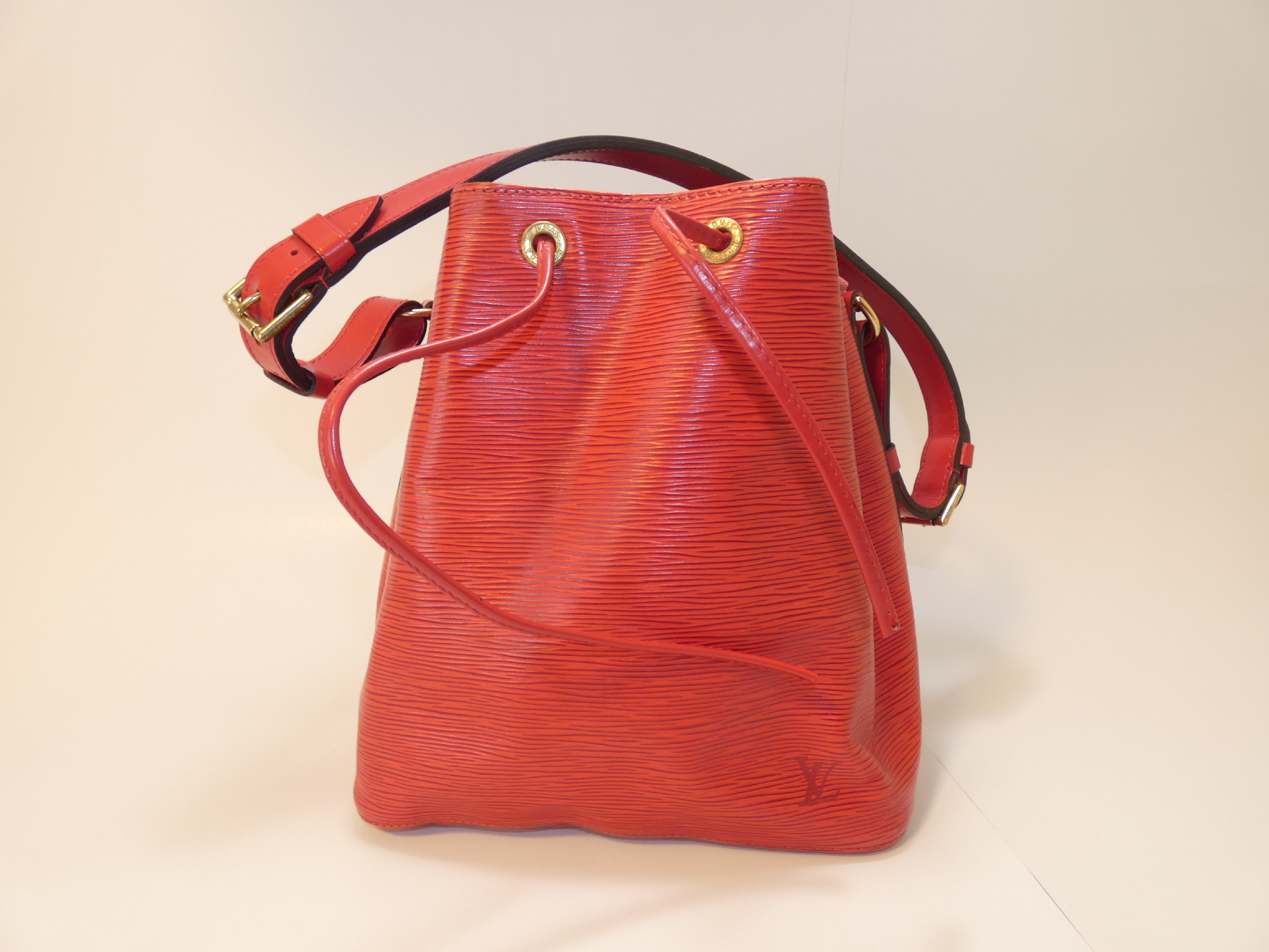Epi Petit Noé Handbag — view 2