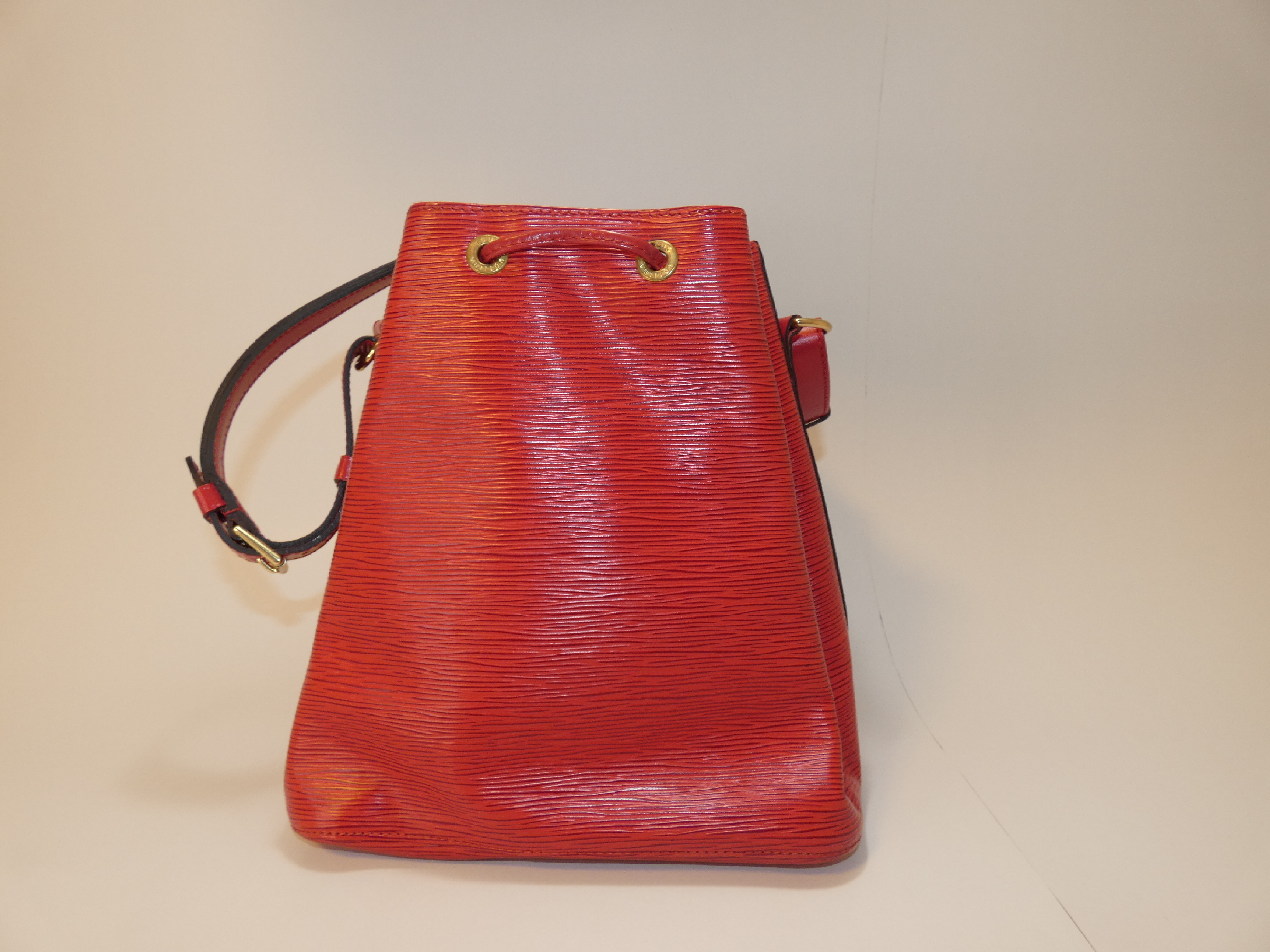 Epi Petit Noé Handbag — view 3