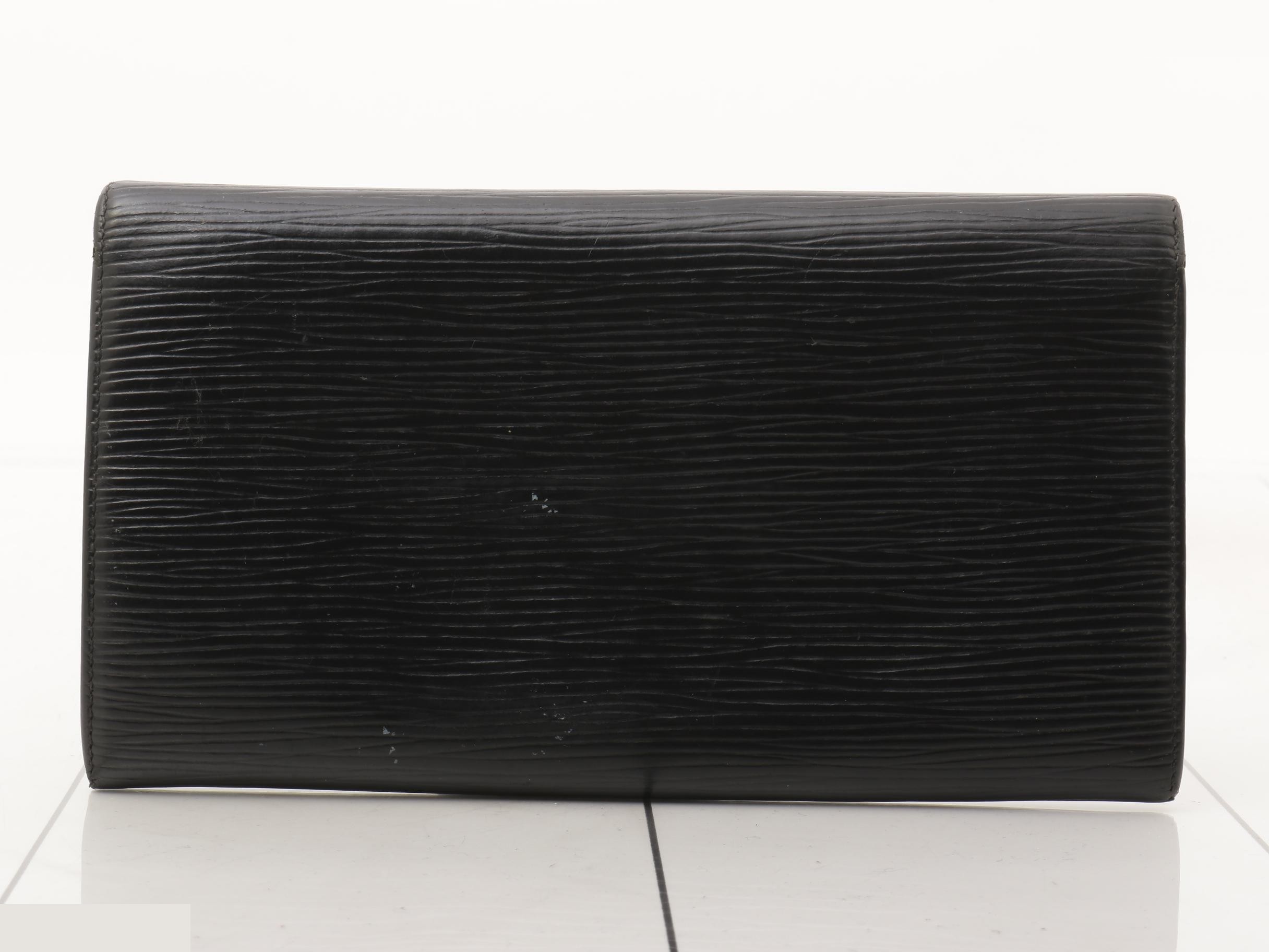Epi Pochette Portemonnaie Credit Noir Tri-fold Long Wallet — view 2