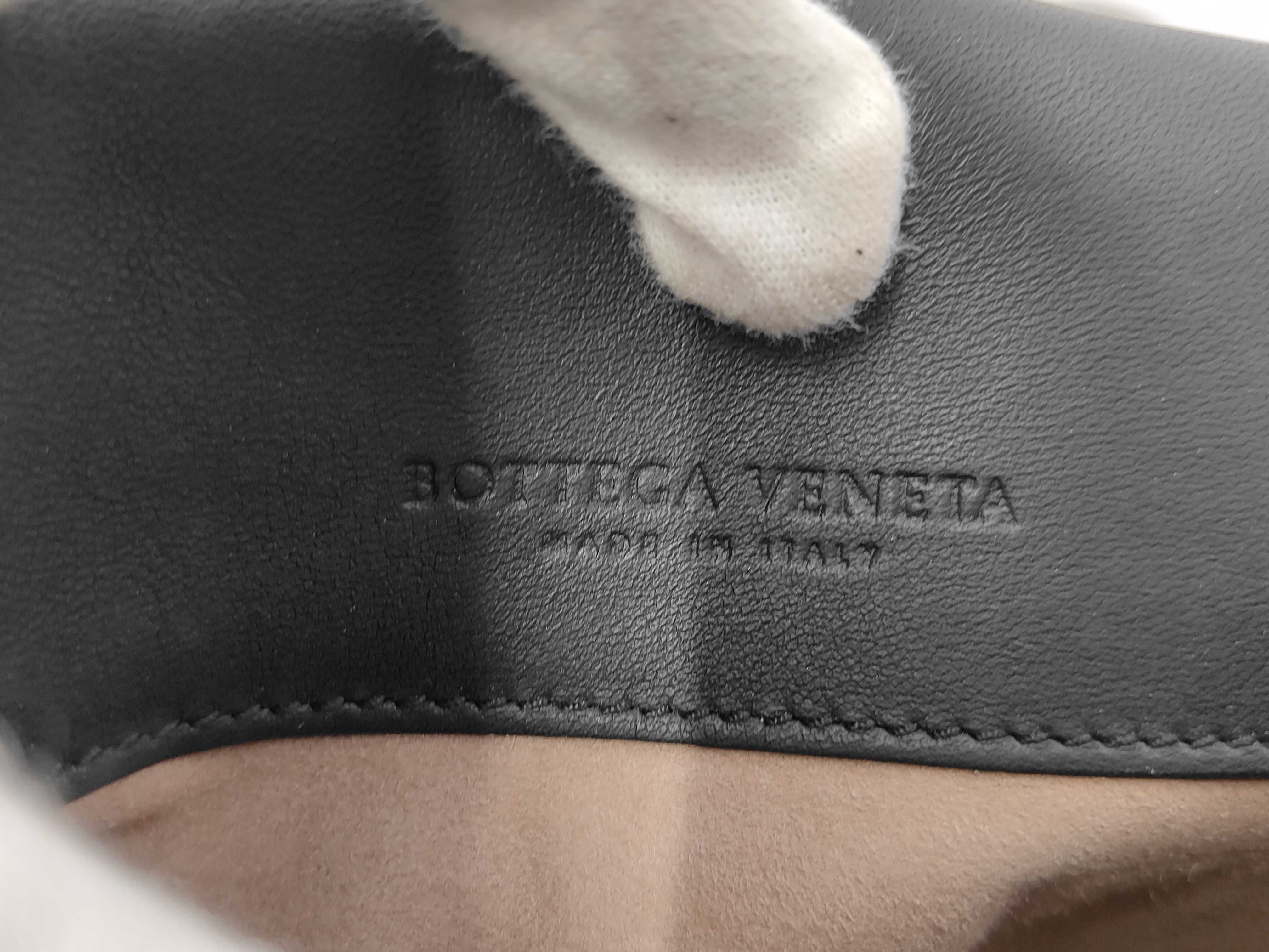 Intrecciato BV Luna Shoulder Bag — view 9