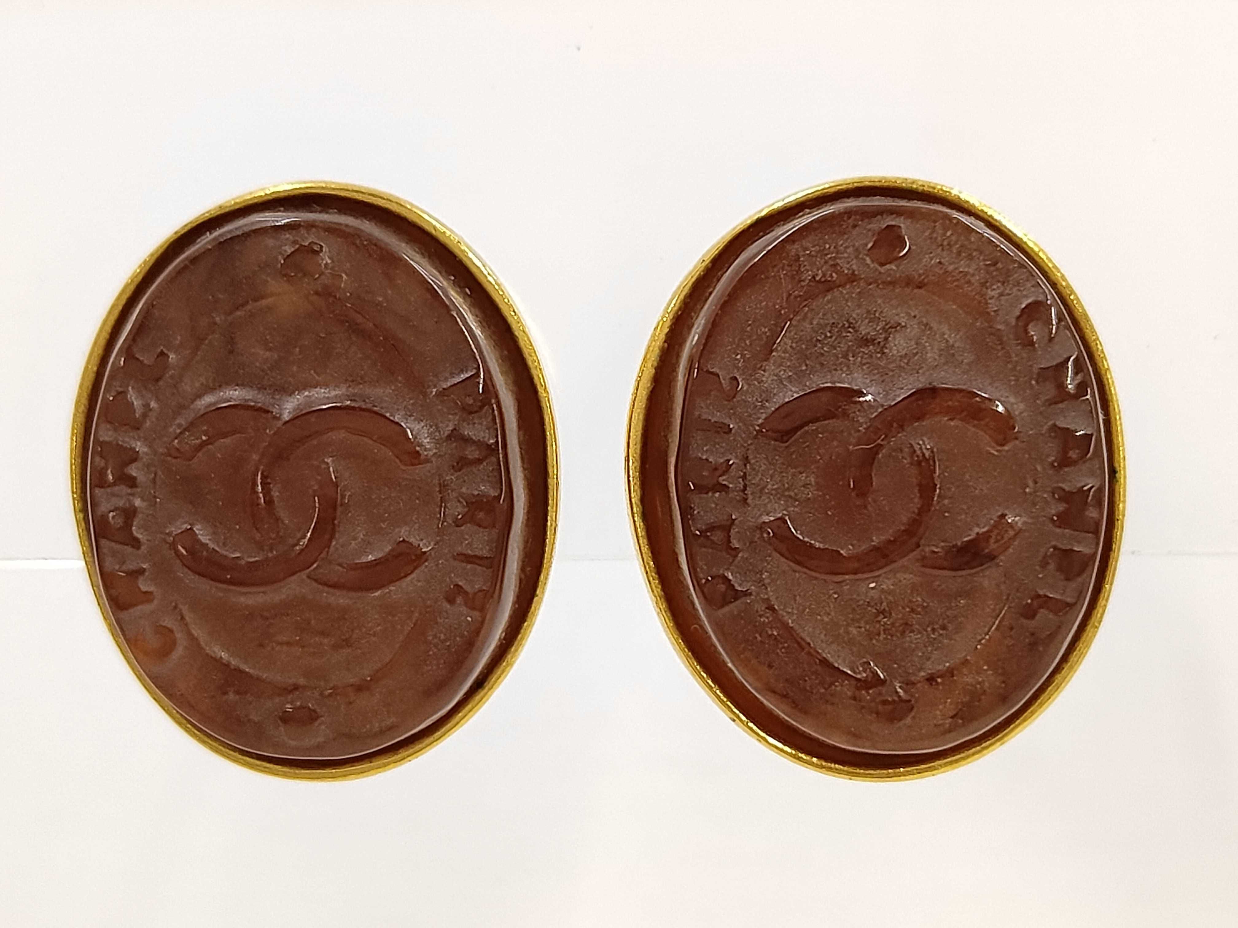 Oval Coco Brown x Gold (YG) Earrings
