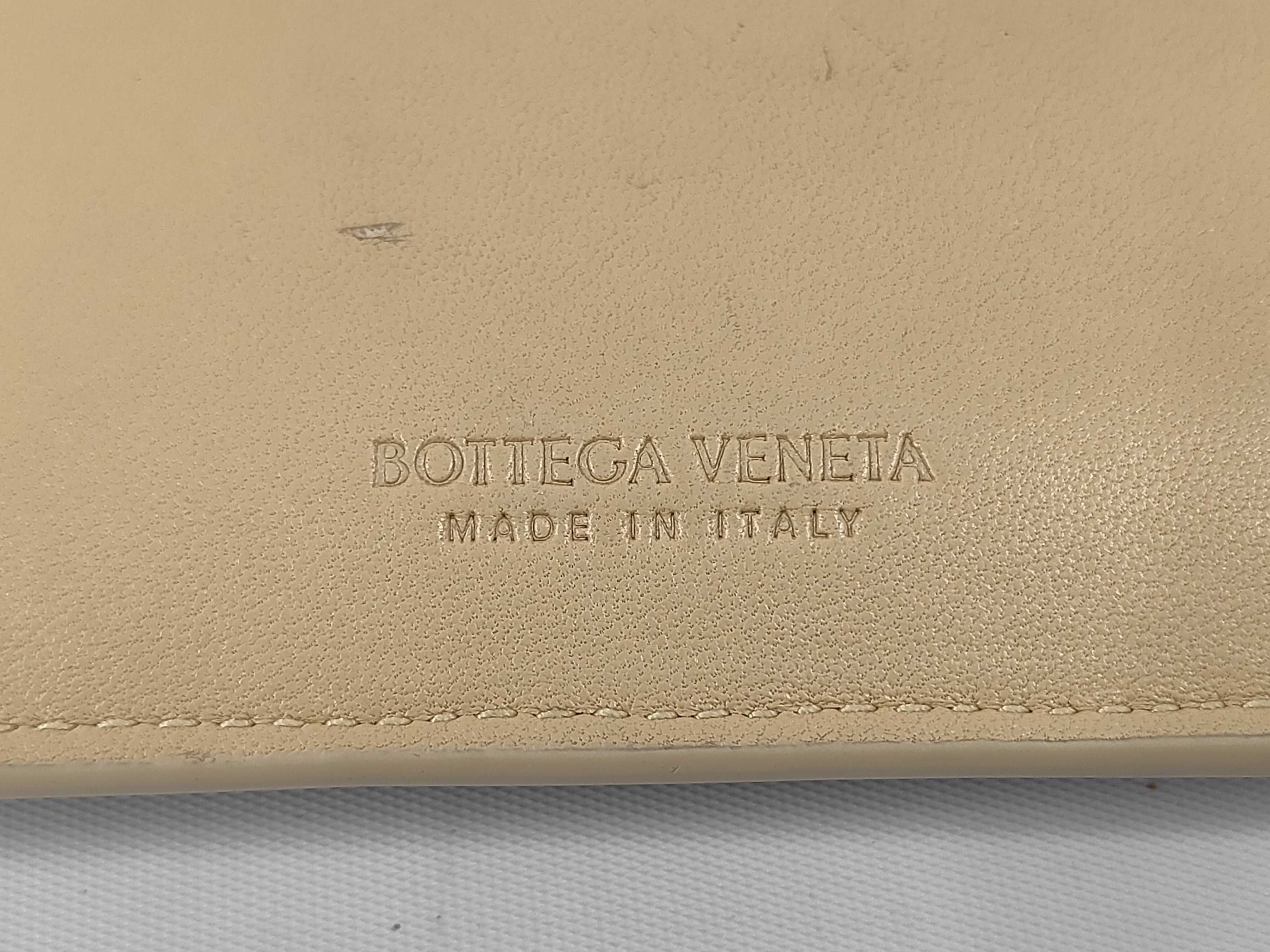 Cassette Maxi Intrecciato Leather Coin Case with Keyring — view 3