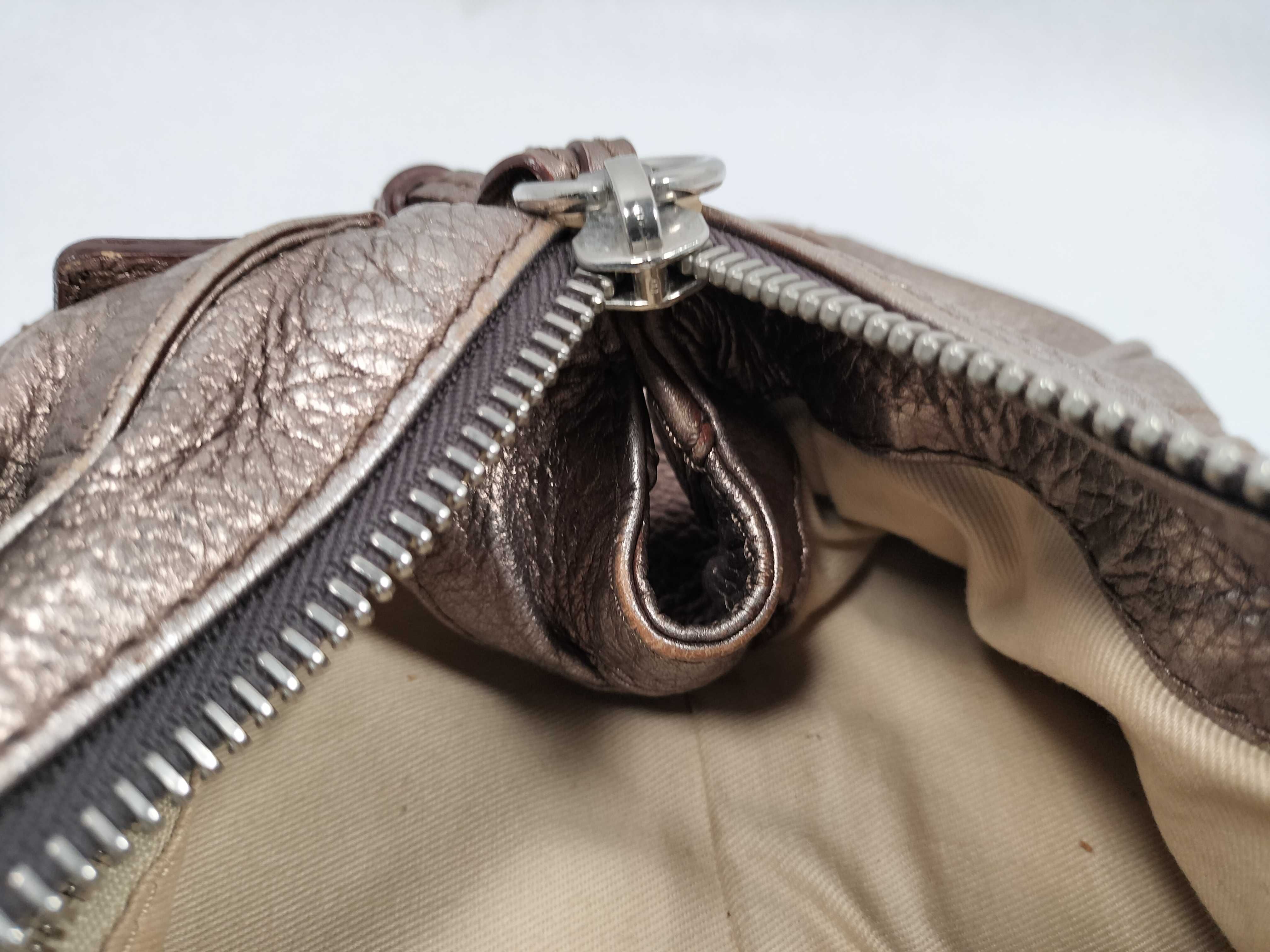 Paddington handbag, gold, includes padlock and key. — view 9