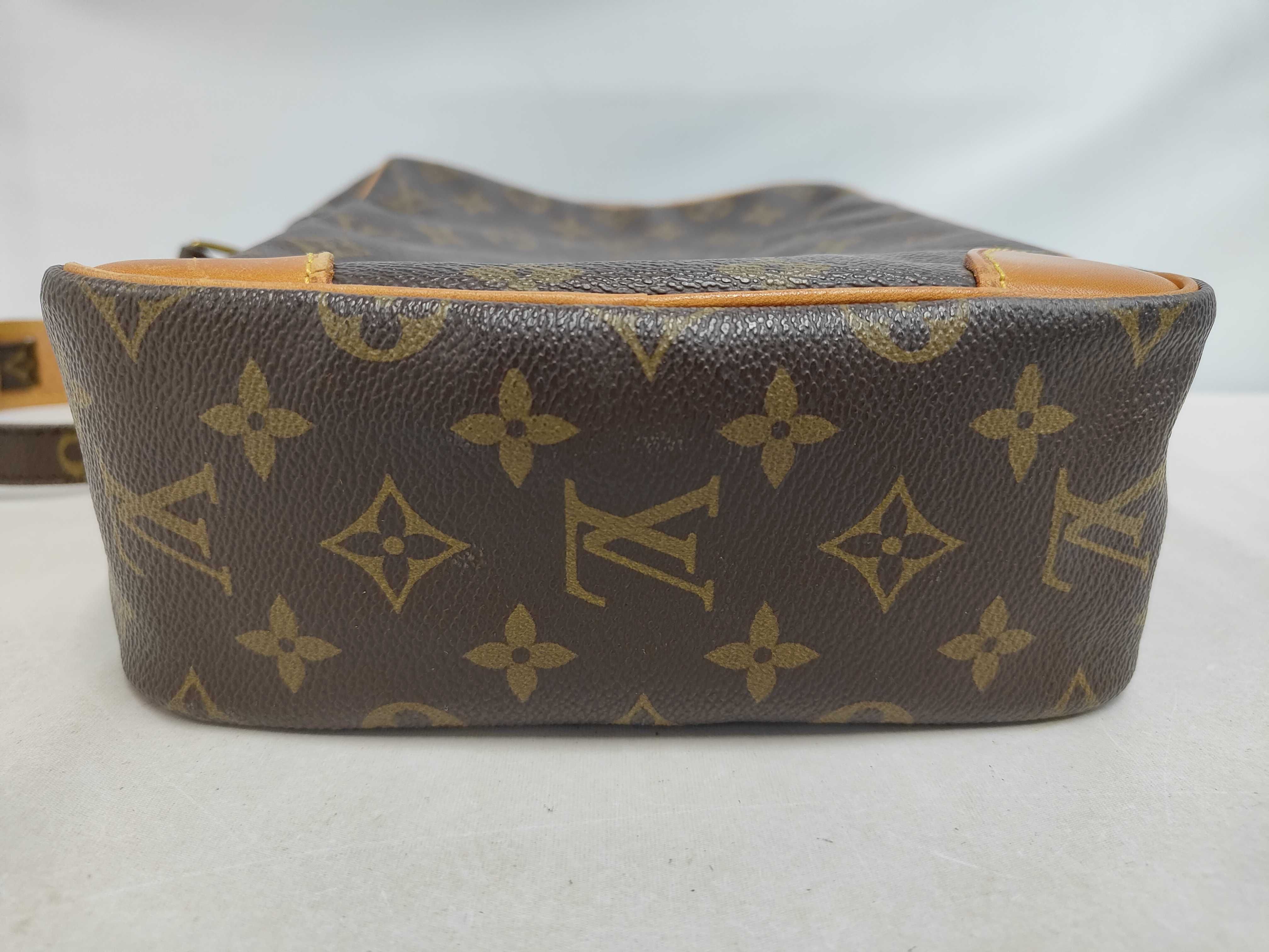 Monogram Danube MM M45264 8910SL Shoulder Bag — view 4