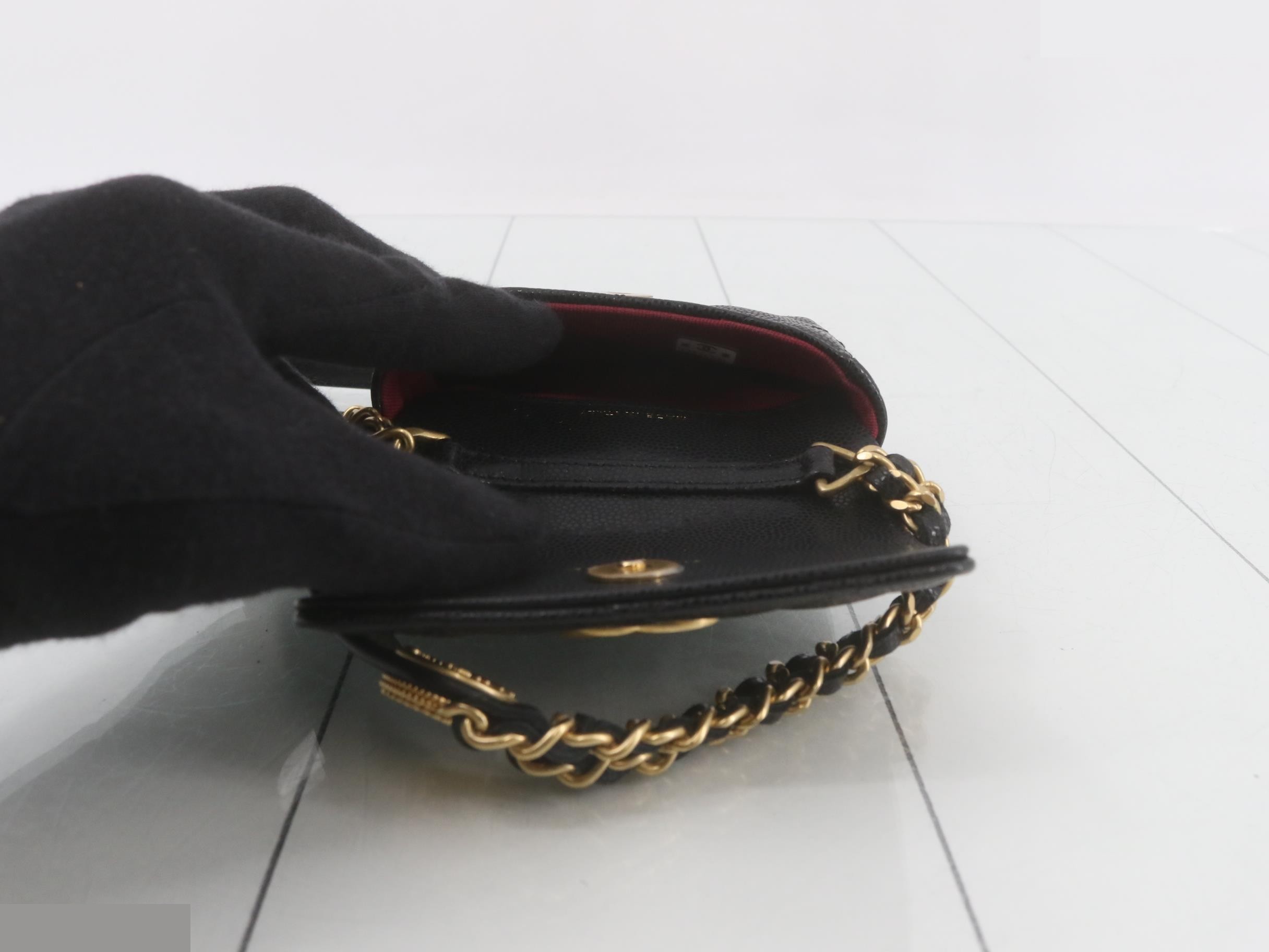 Matelassé Caviar Skin Chain Case — view 4