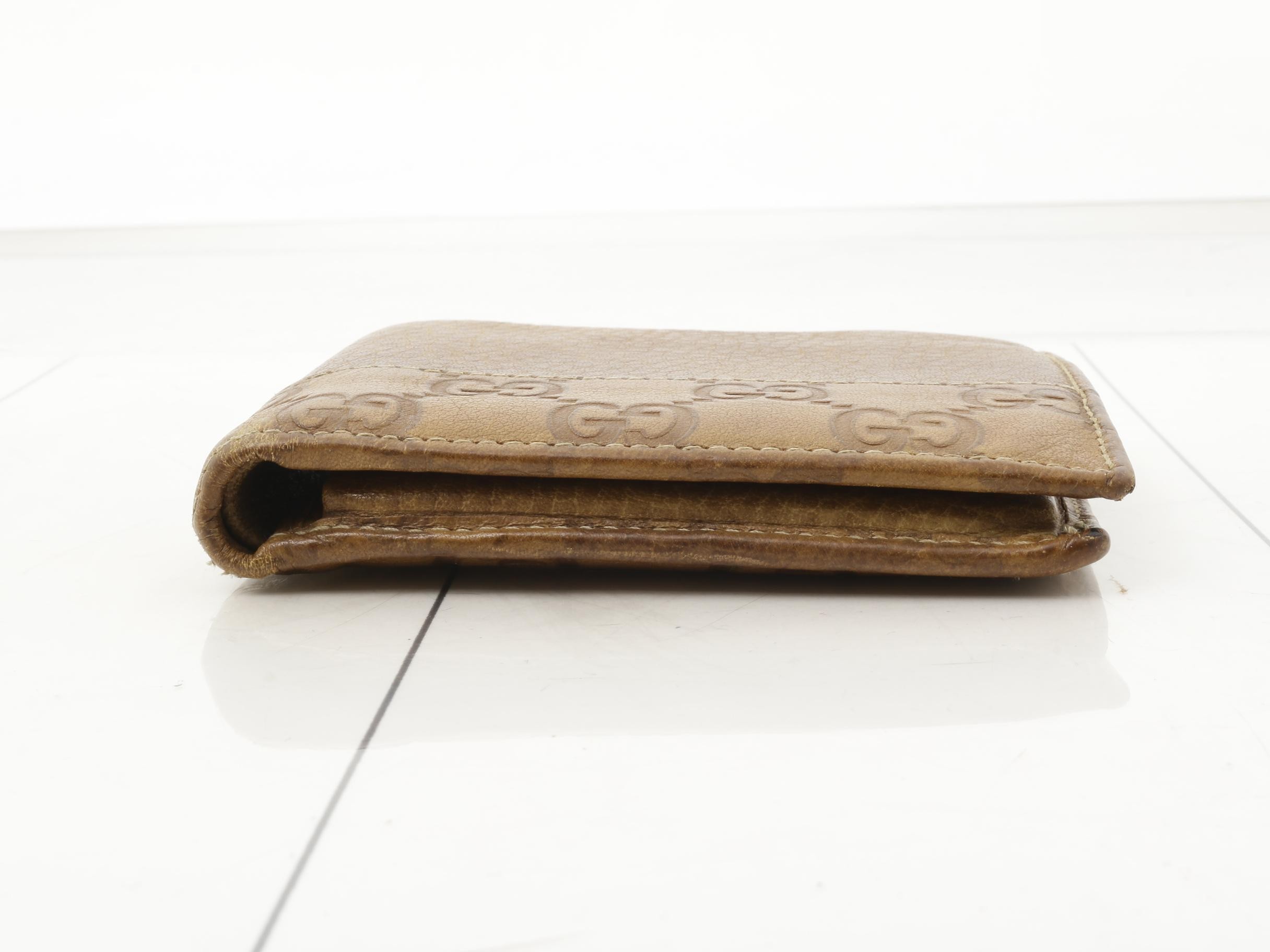bi-fold wallet — view 3