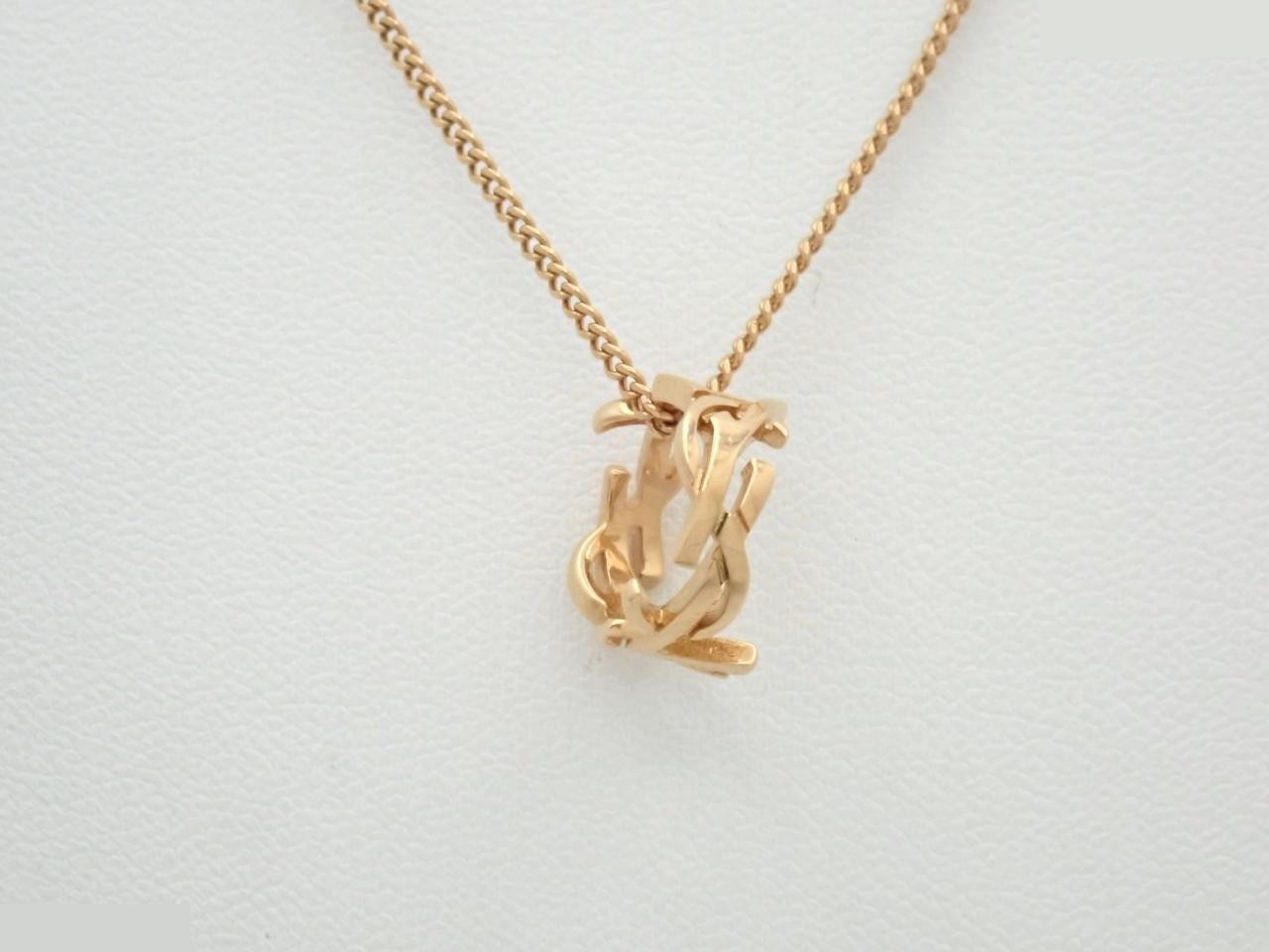 Other lines: Precious metal necklaces and pendants, chain approximately 46cm.