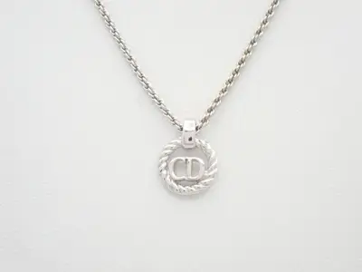 Silver necklace, neck circumference approximately 46 cm