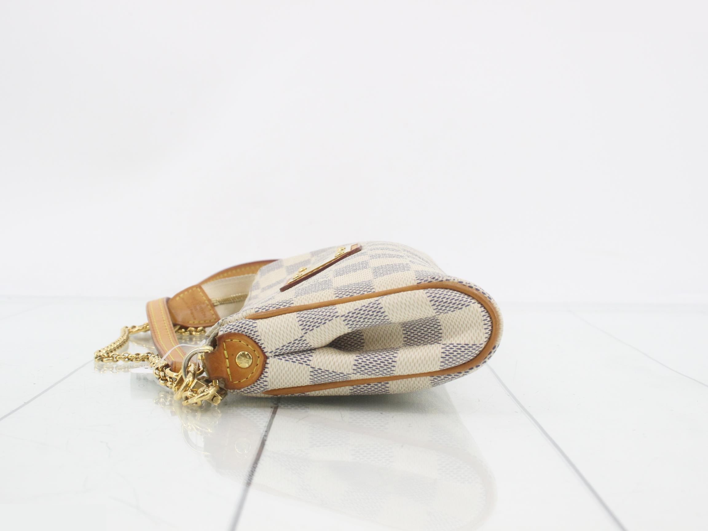 Ｅｖａ Ｃｌｕｔｃｈ — view 4