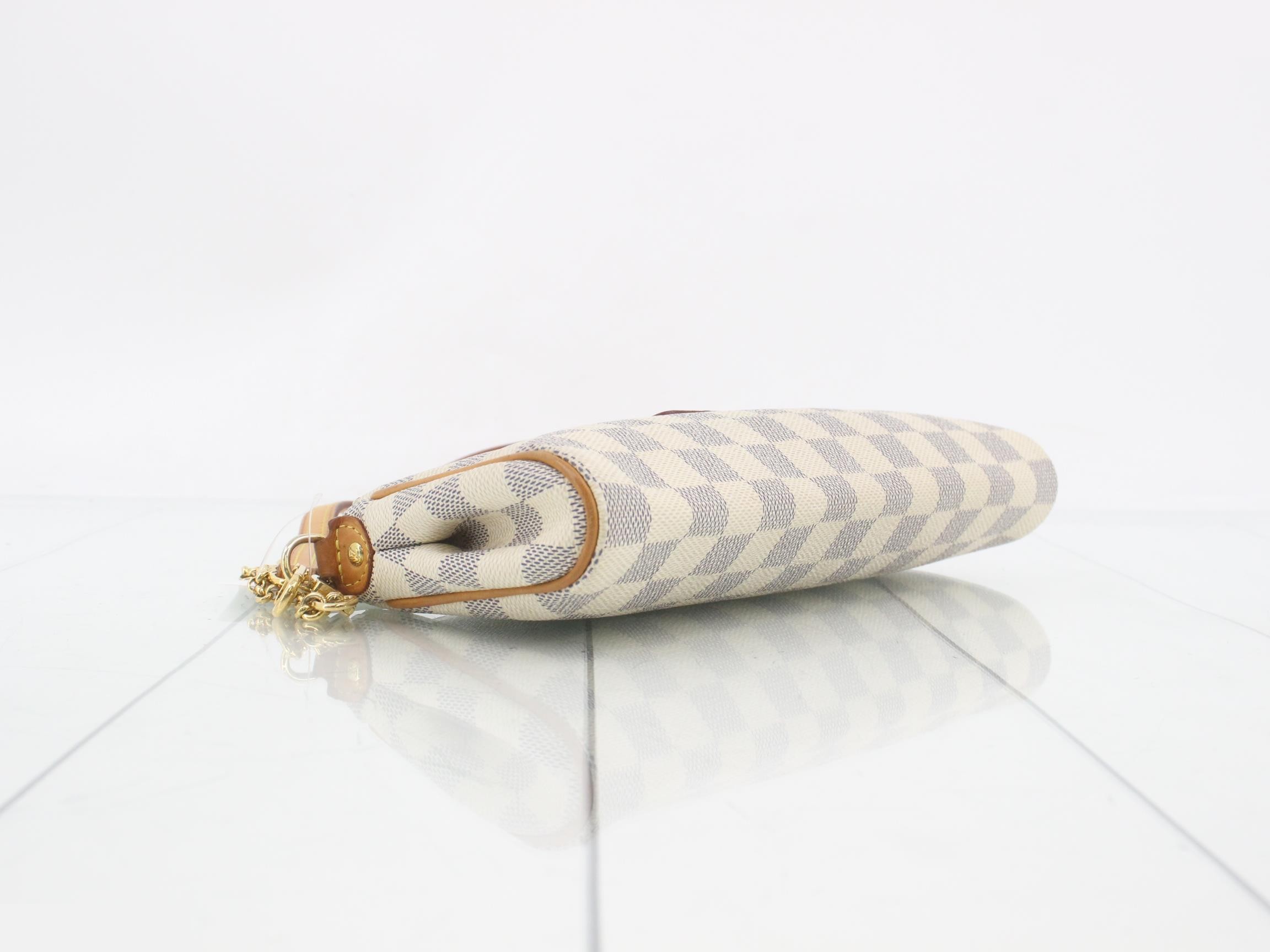 Ｅｖａ Ｃｌｕｔｃｈ — view 5