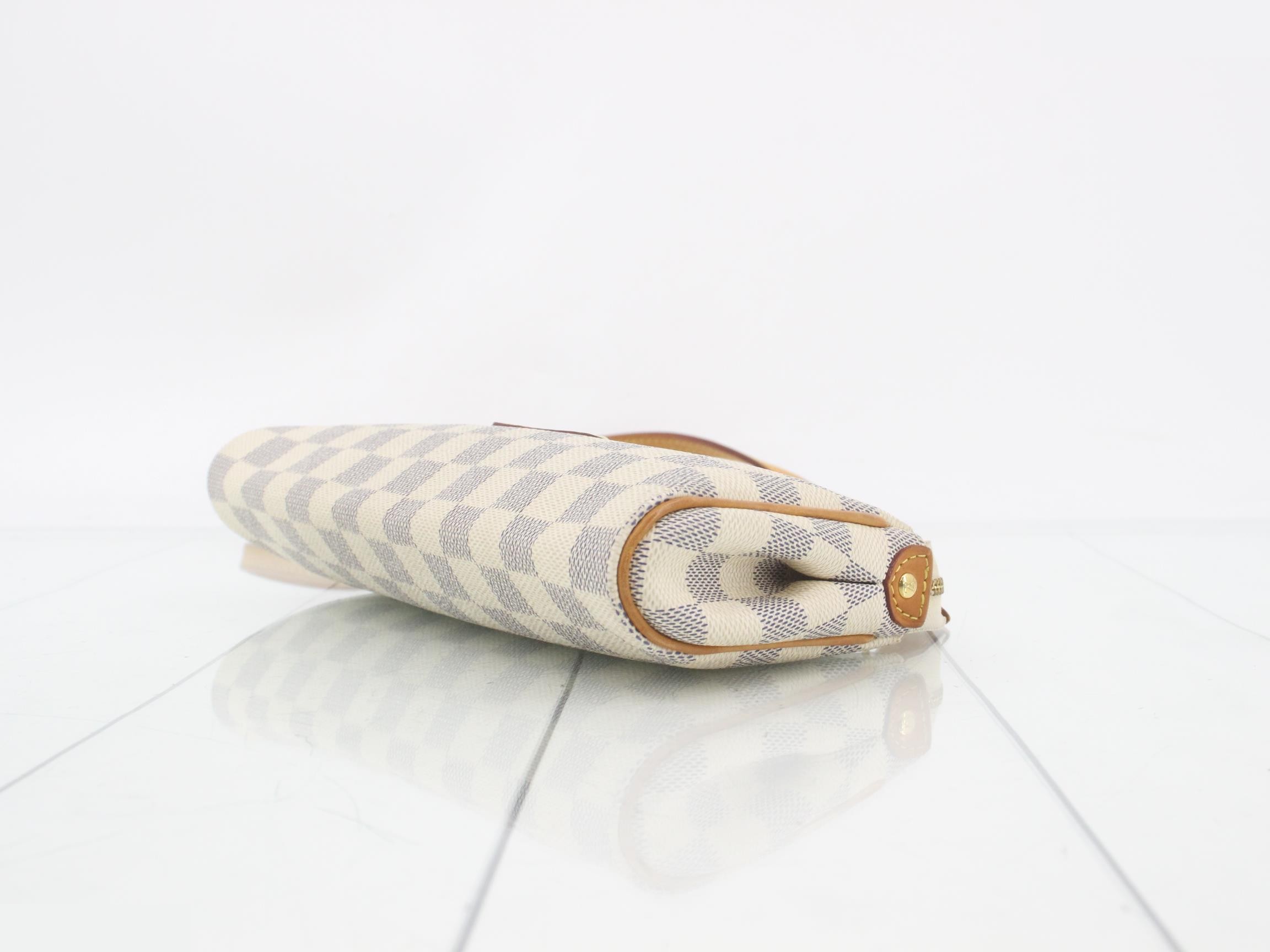 Ｅｖａ Ｃｌｕｔｃｈ — view 6