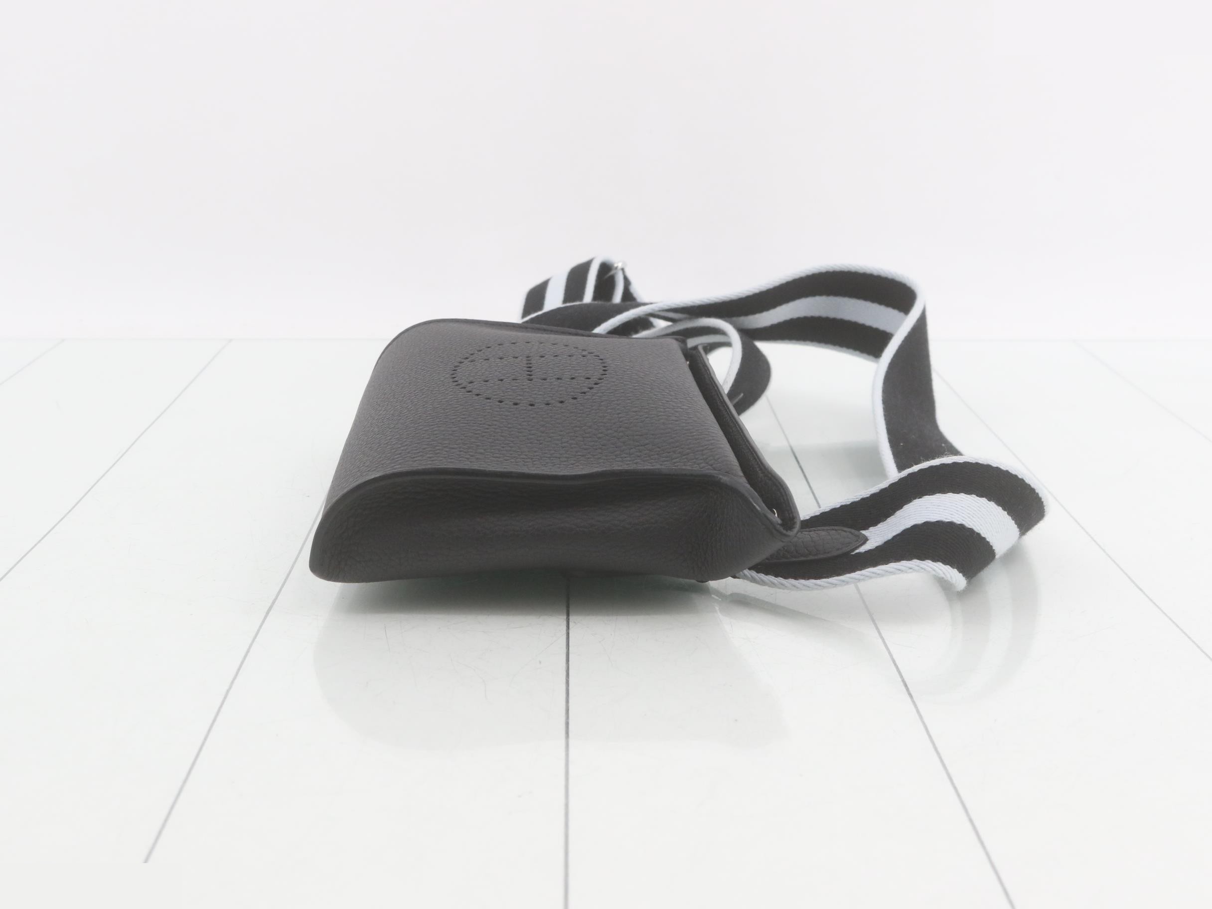 Videpoche 21 Togo Black Shoulder Bag (Stamped B) — view 3