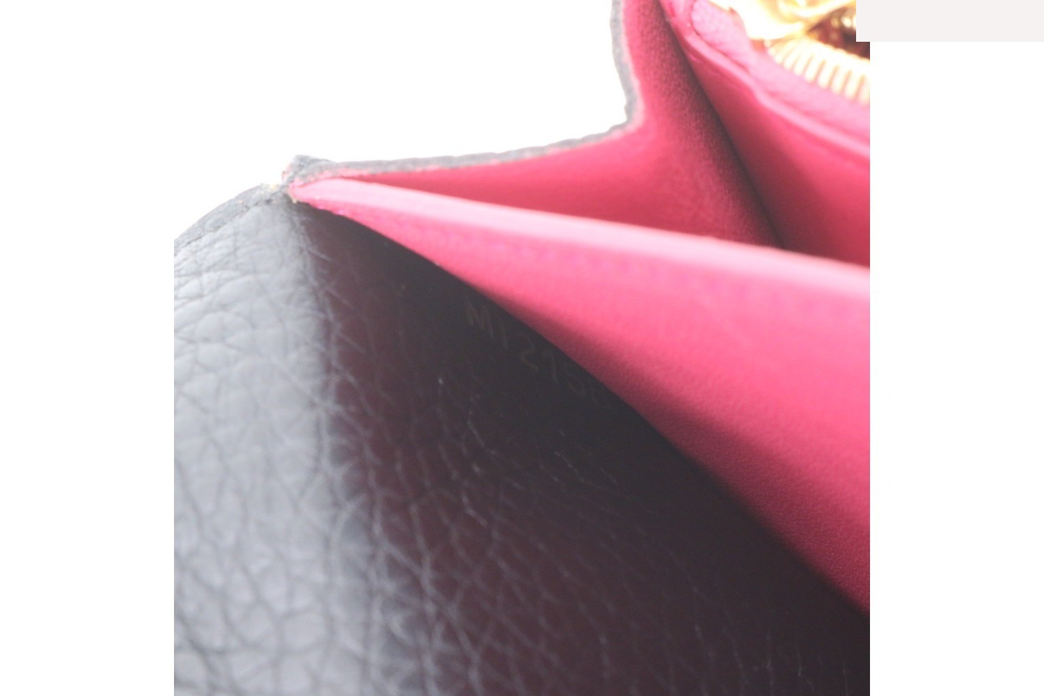 Portefeuille Capucines Taurillon M61248 Leather Long Wallet — view 9