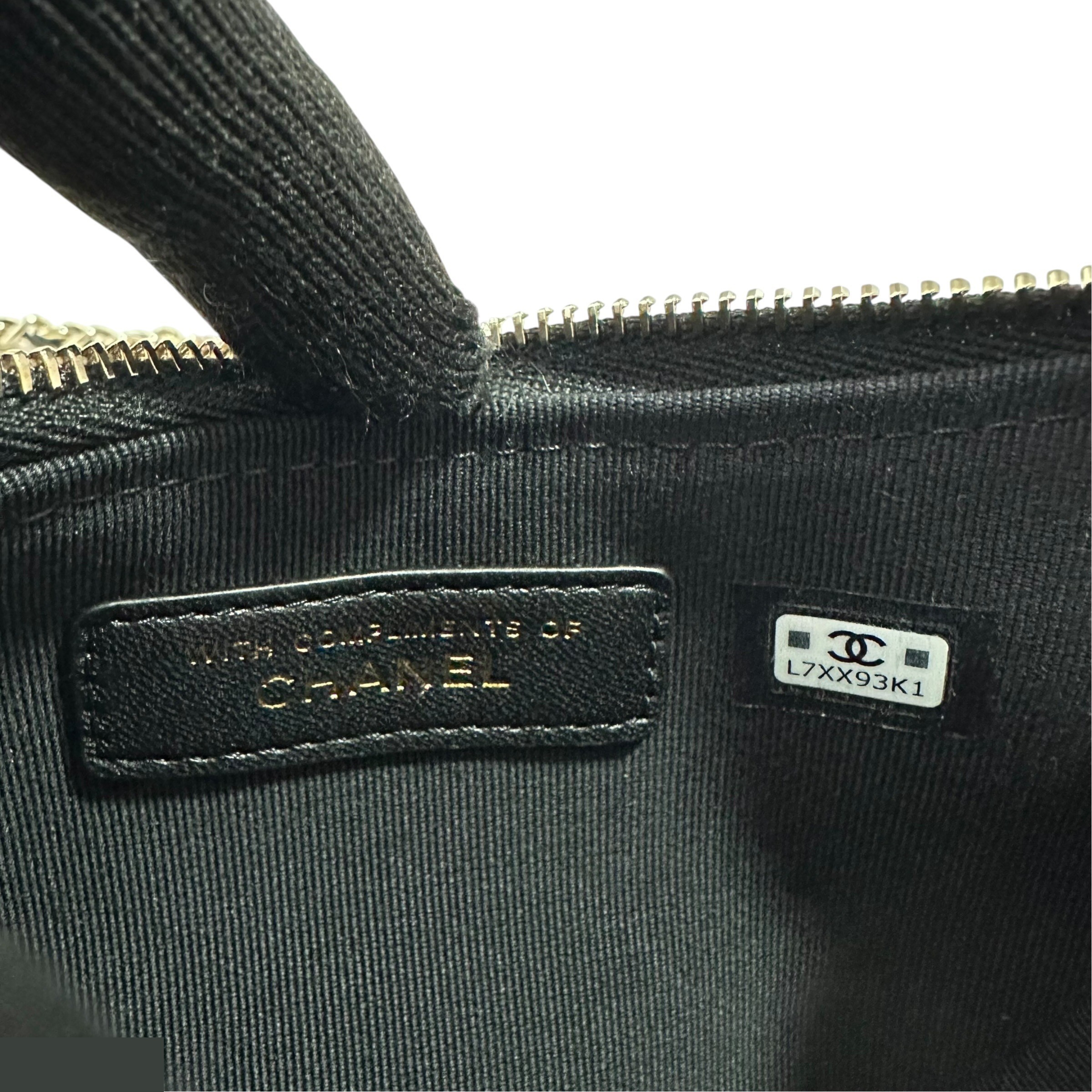 Matelassé shoulder bag, half-moon design, velour, velvet. — view 11