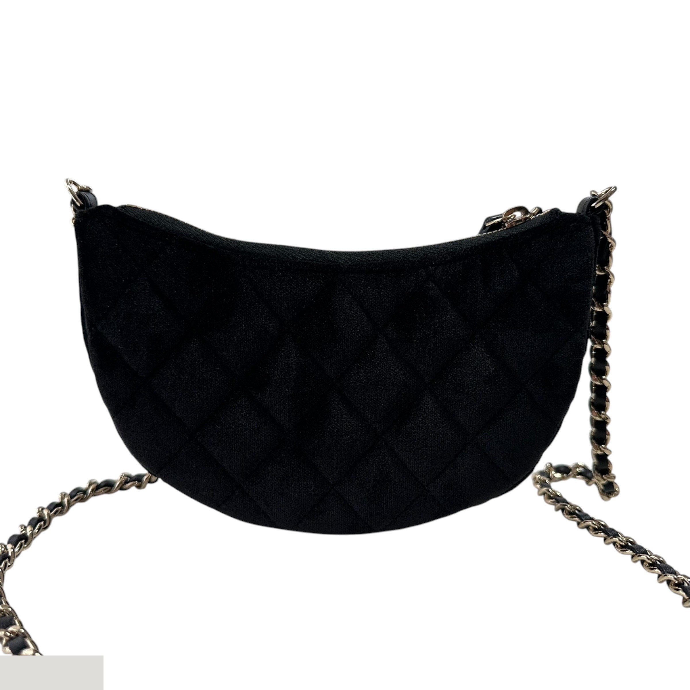 Matelassé shoulder bag, half-moon design, velour, velvet. — view 4