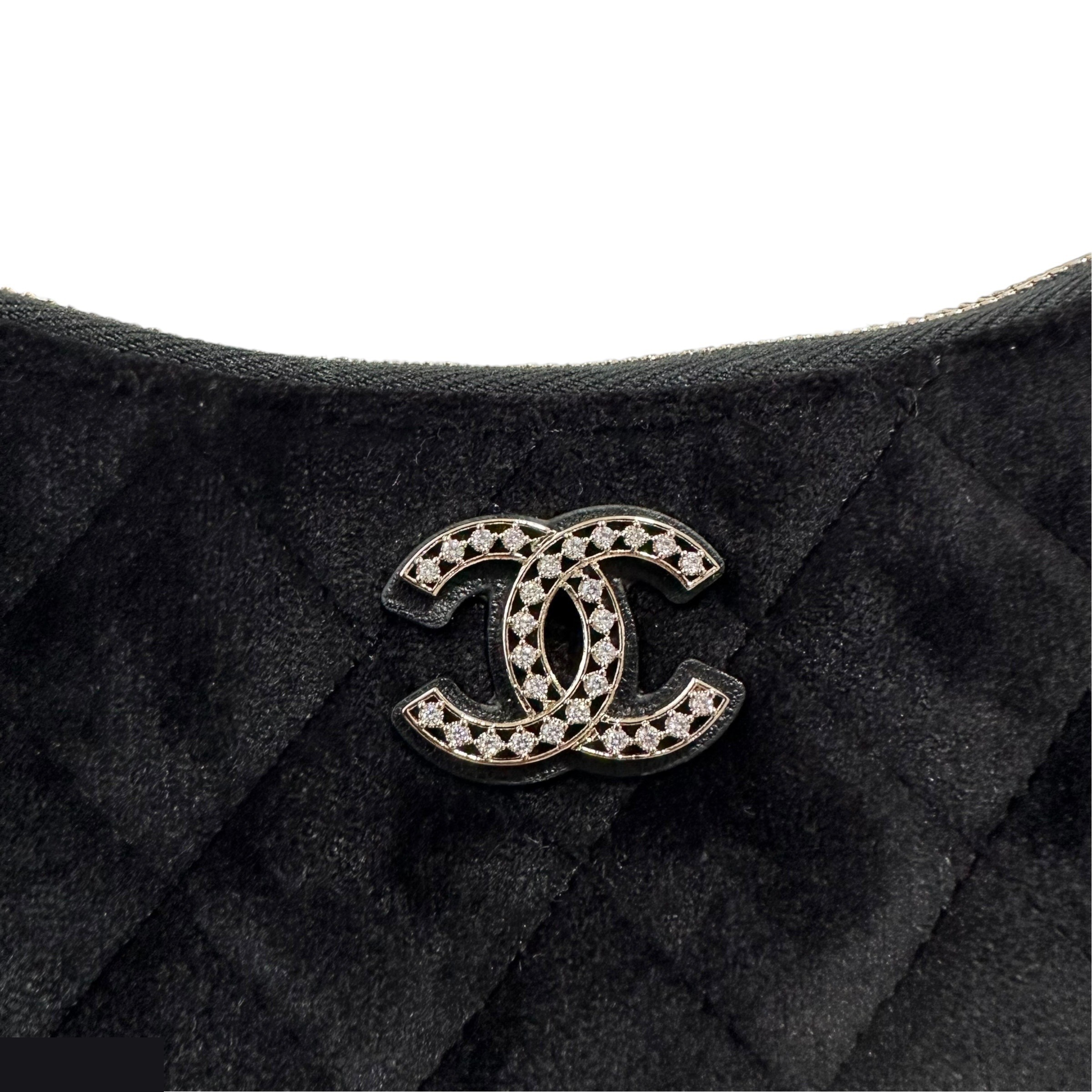 Matelassé shoulder bag, half-moon design, velour, velvet. — view 8