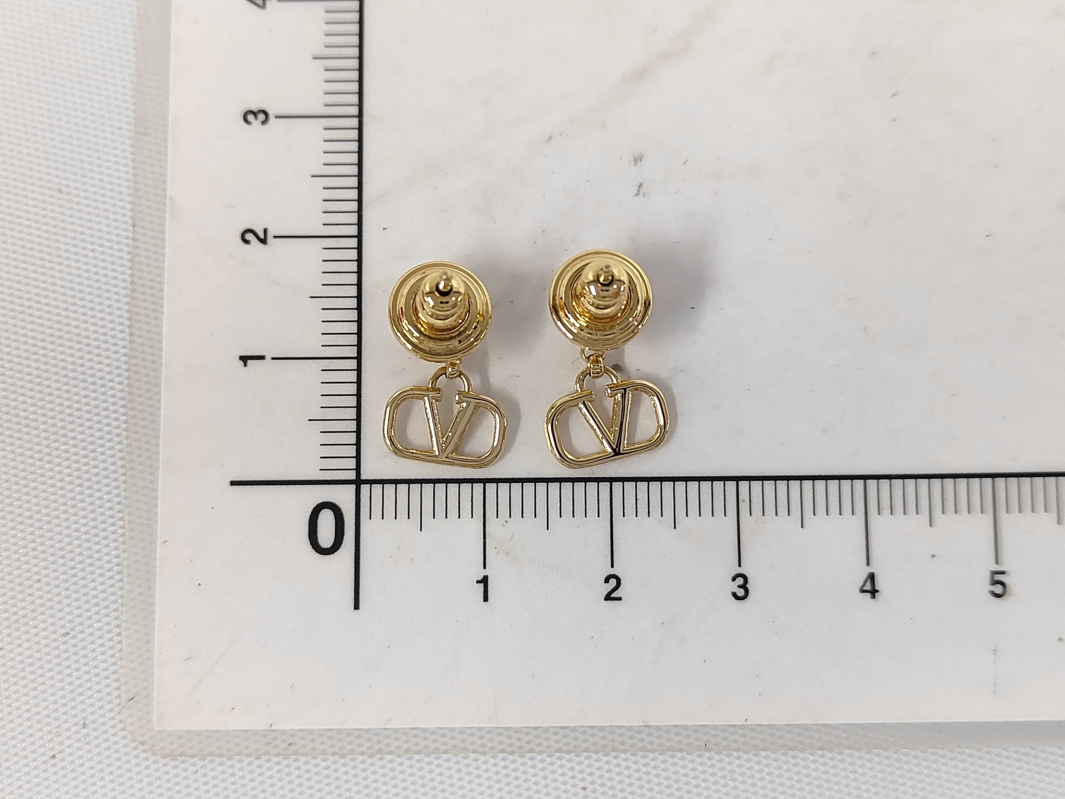 V-logo Stone Gold Pe Earrings — view 2