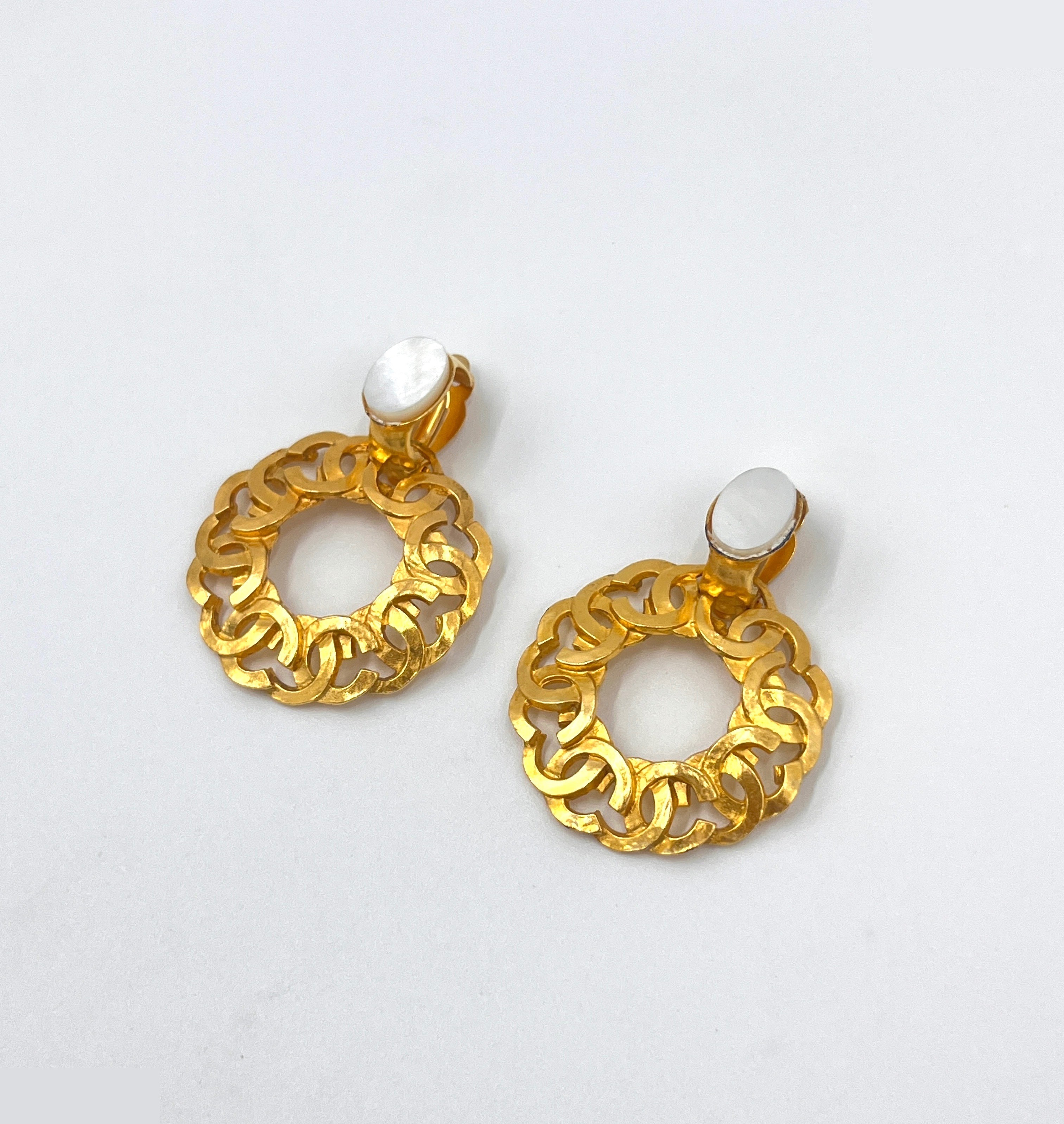 Pearl Round Coco Mark Gold Earrings