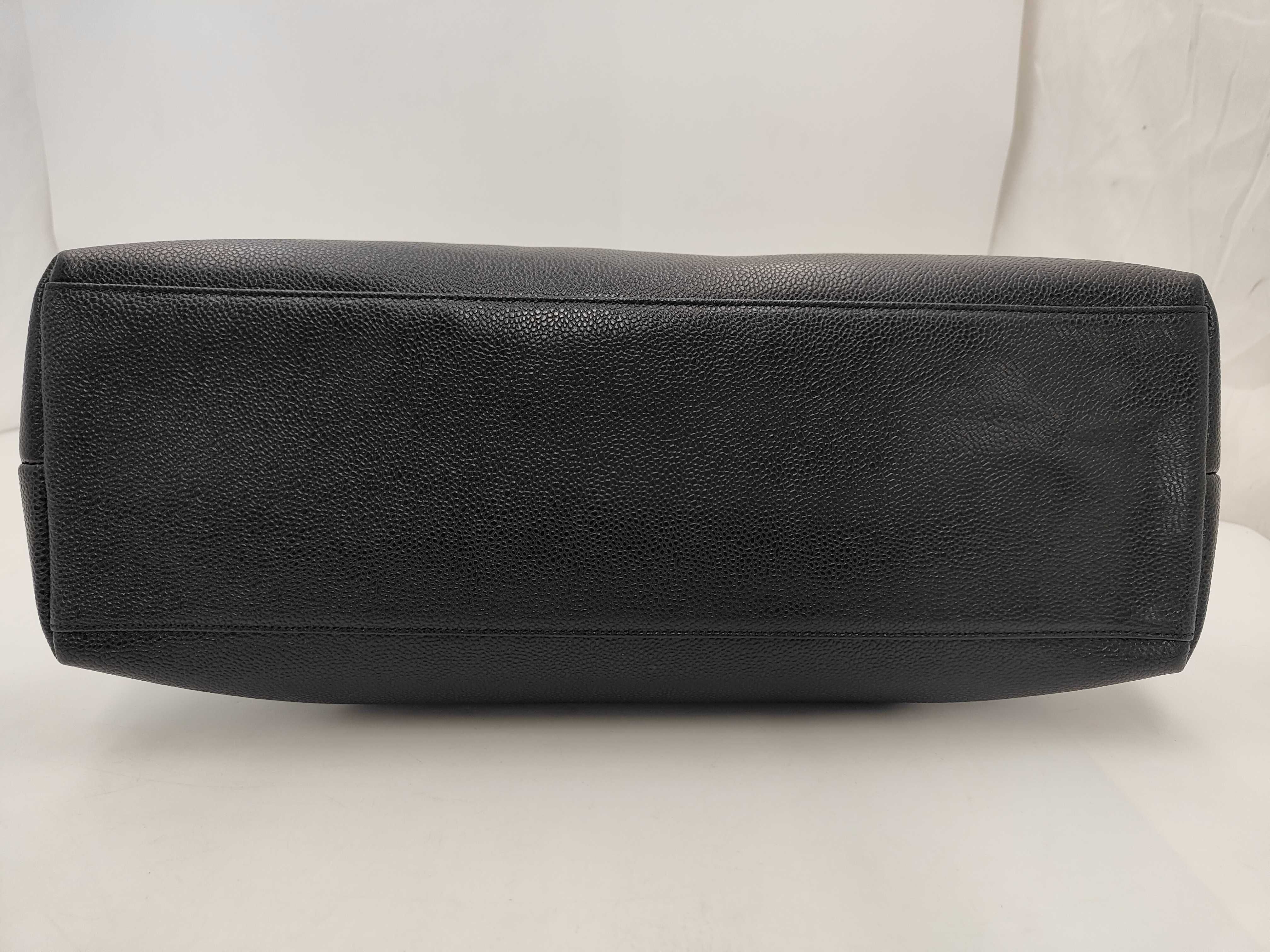 Caviar Skin Tote Bag Chain Tote Bag — view 3