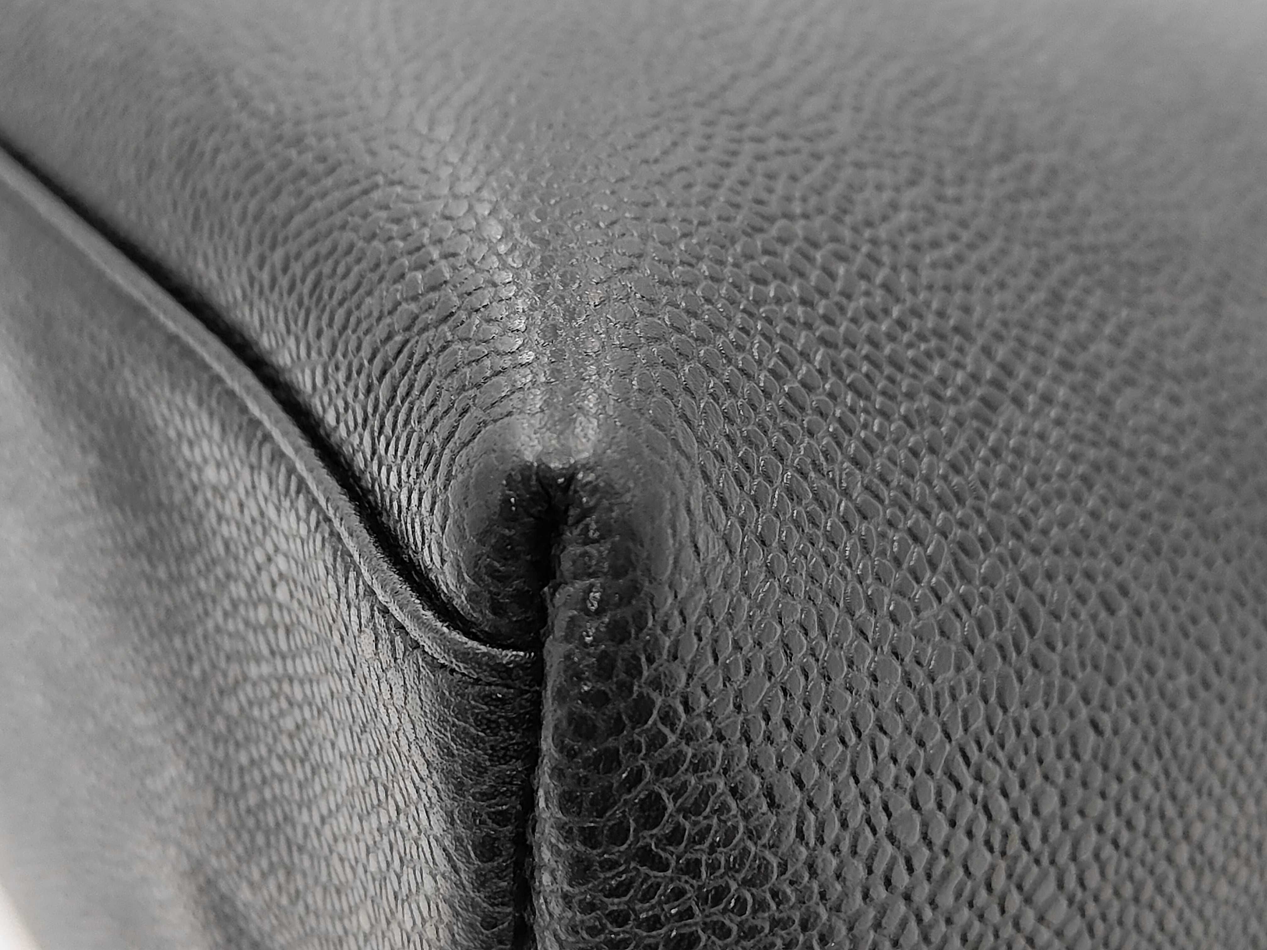 Caviar Skin Tote Bag Chain Tote Bag — view 4