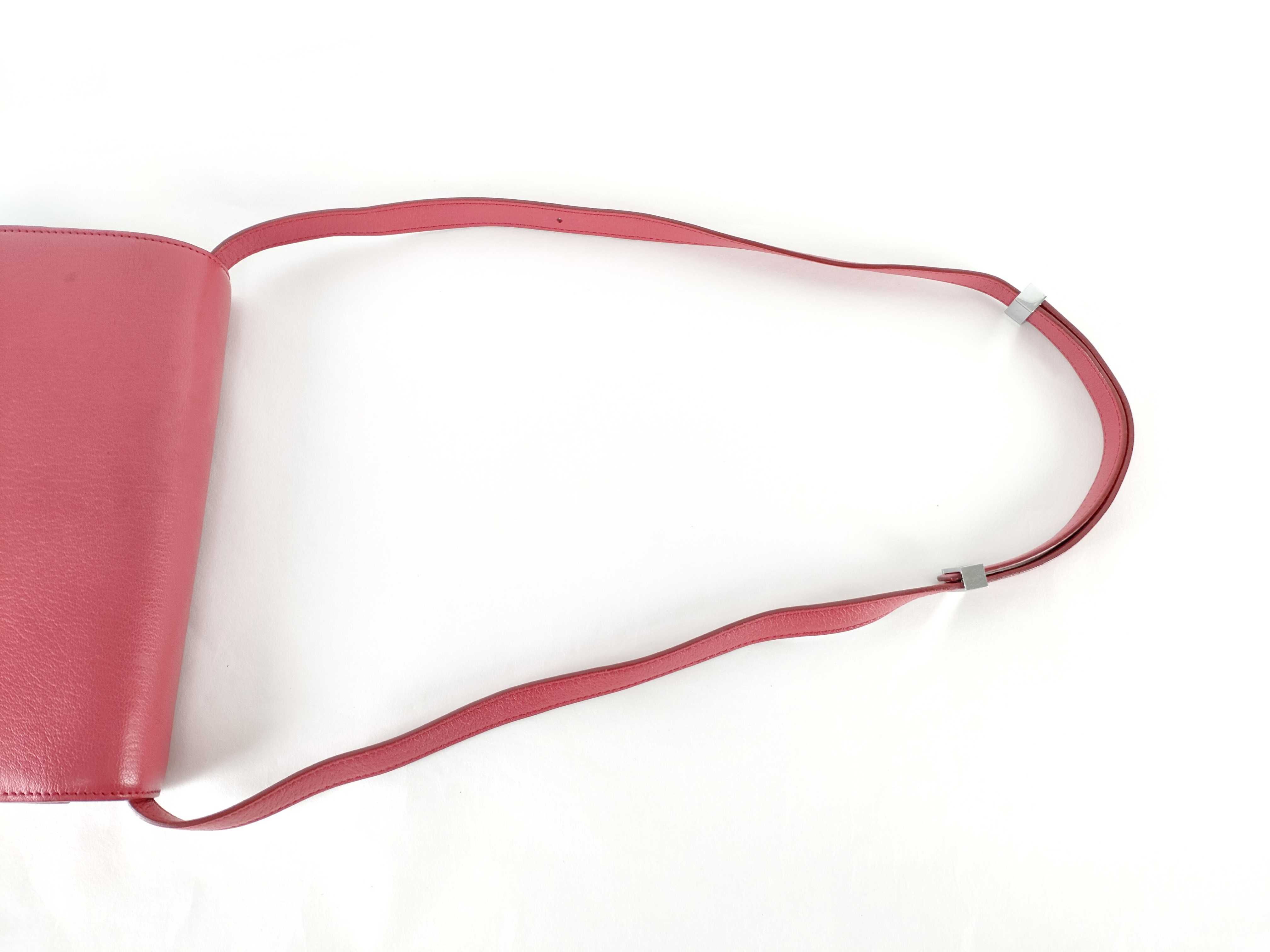 Classic Box Medium Leather Shoulder Bag — view 3