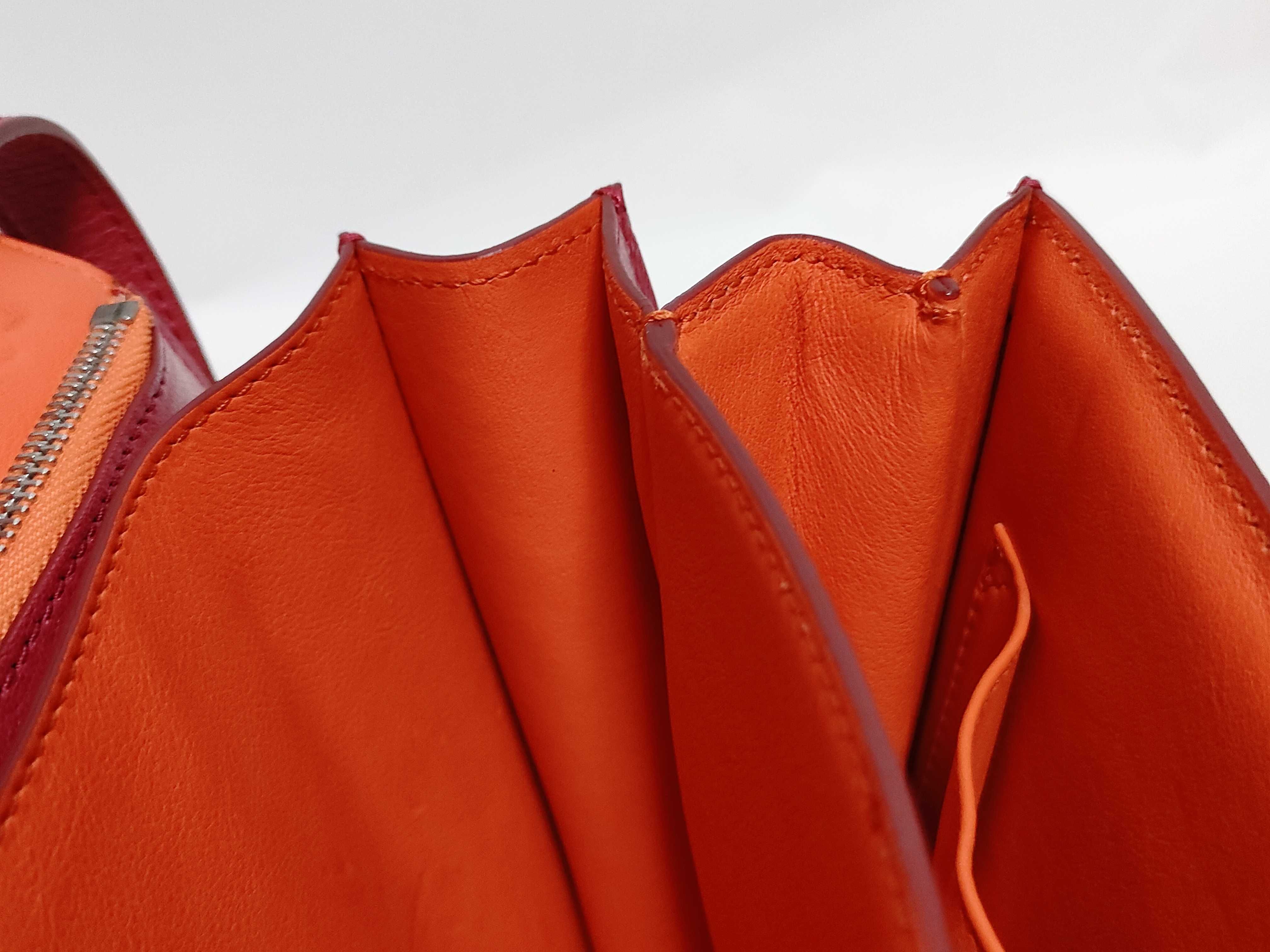 Classic Box Medium Leather Shoulder Bag — view 9