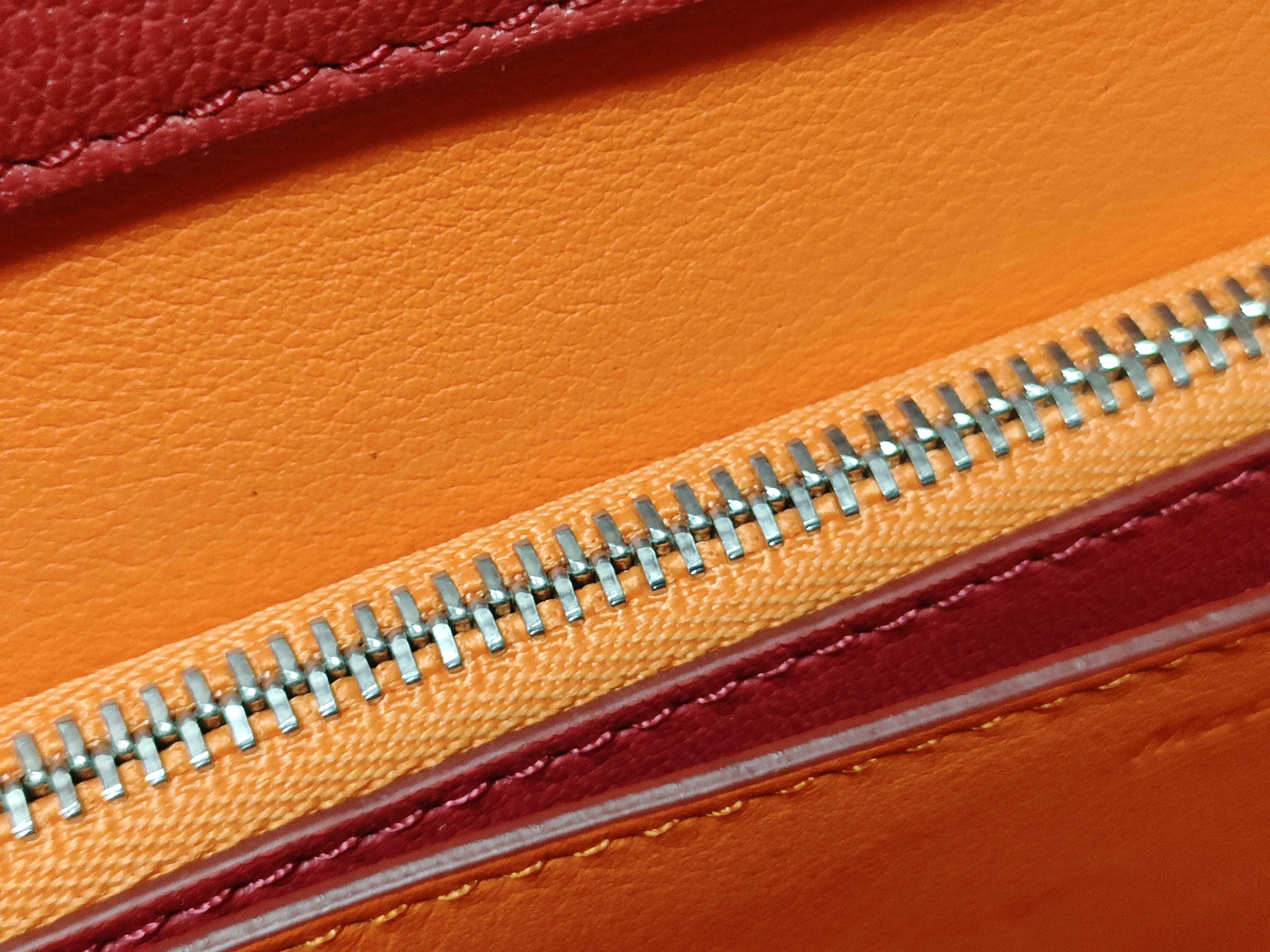 Classic Box Medium Leather Shoulder Bag — view 10