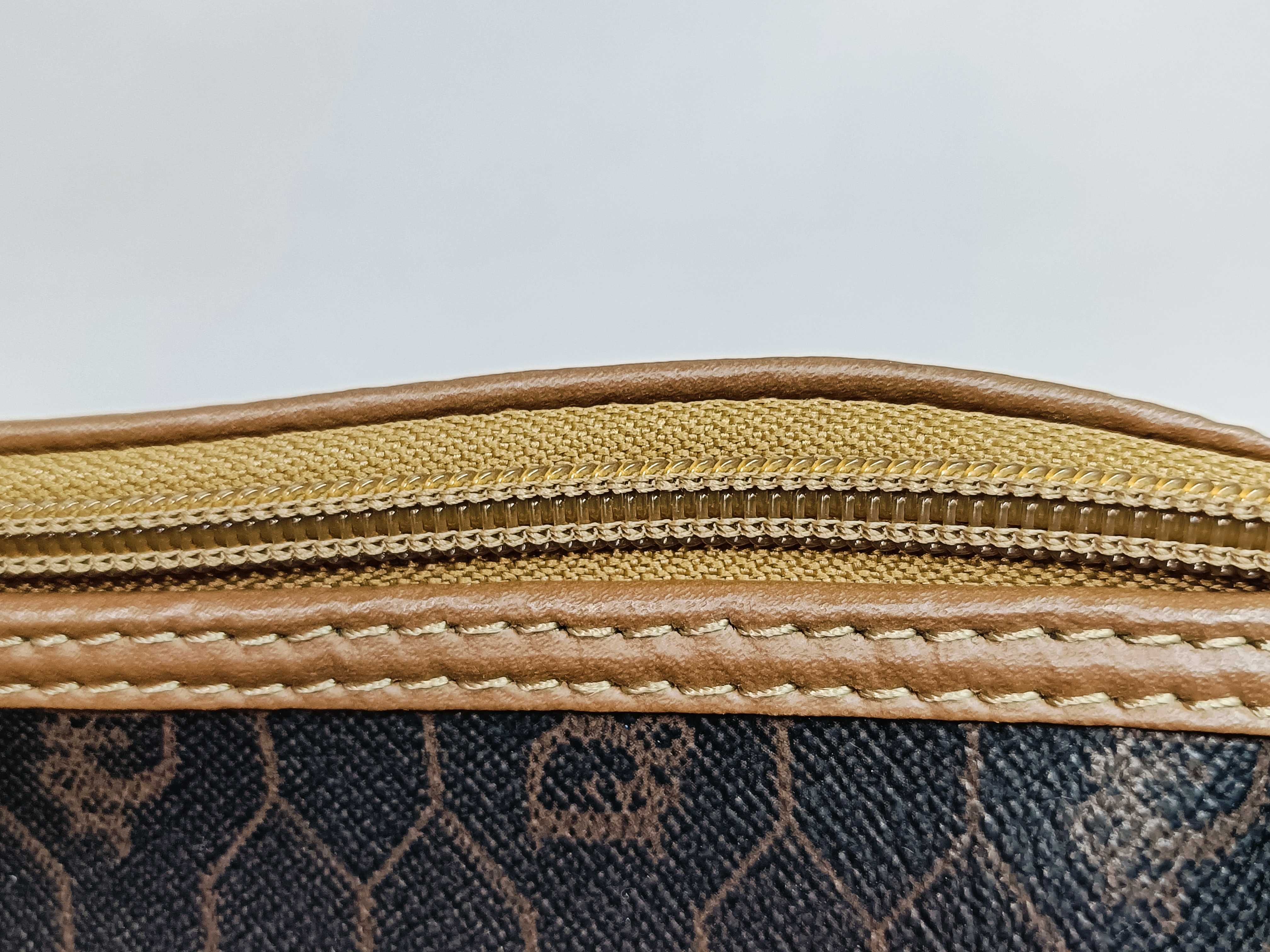 Honeycomb Pattern Boston Bag — view 9
