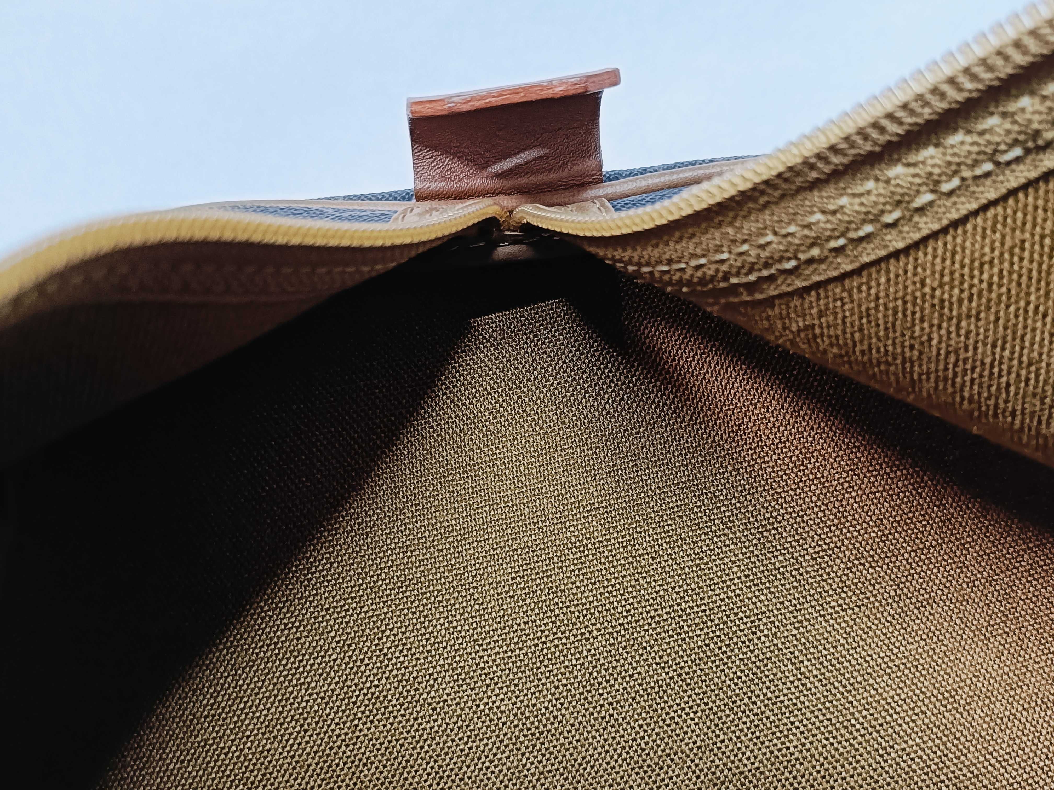 Honeycomb Pattern Boston Bag — view 10
