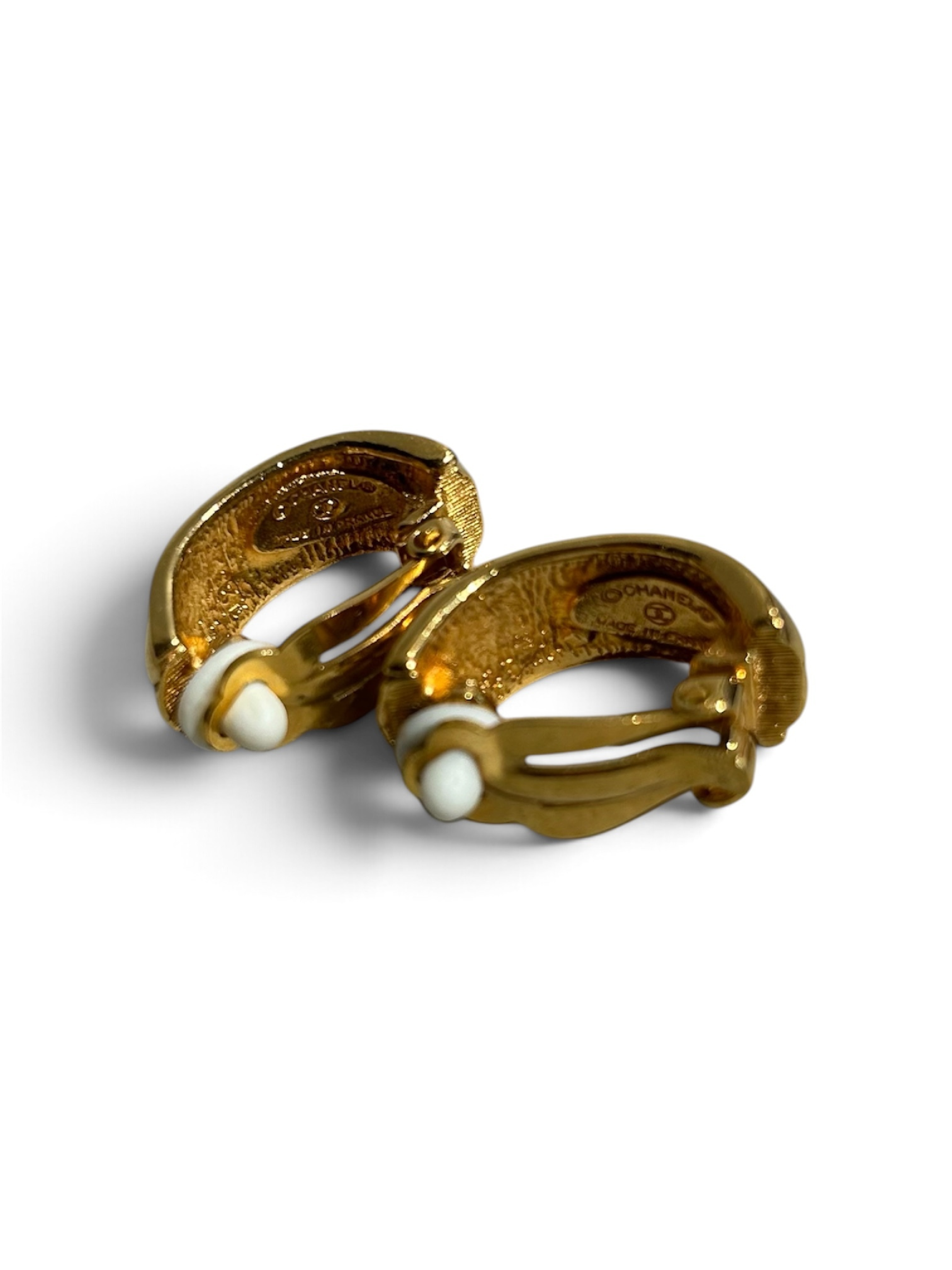 quilted motif matelassé design earrings — view 3