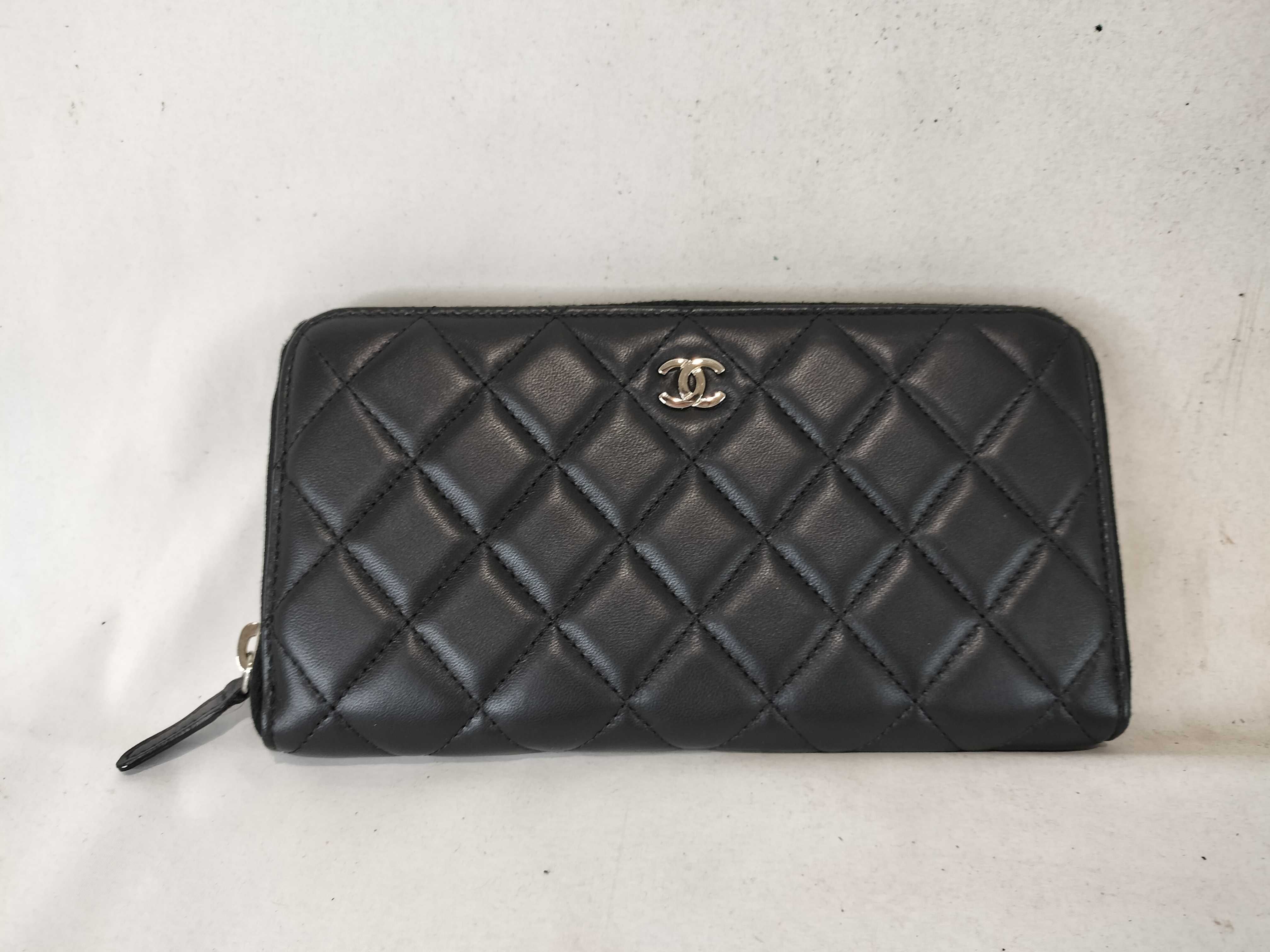 Lambskin Matelassé Round Zip Long Wallet
