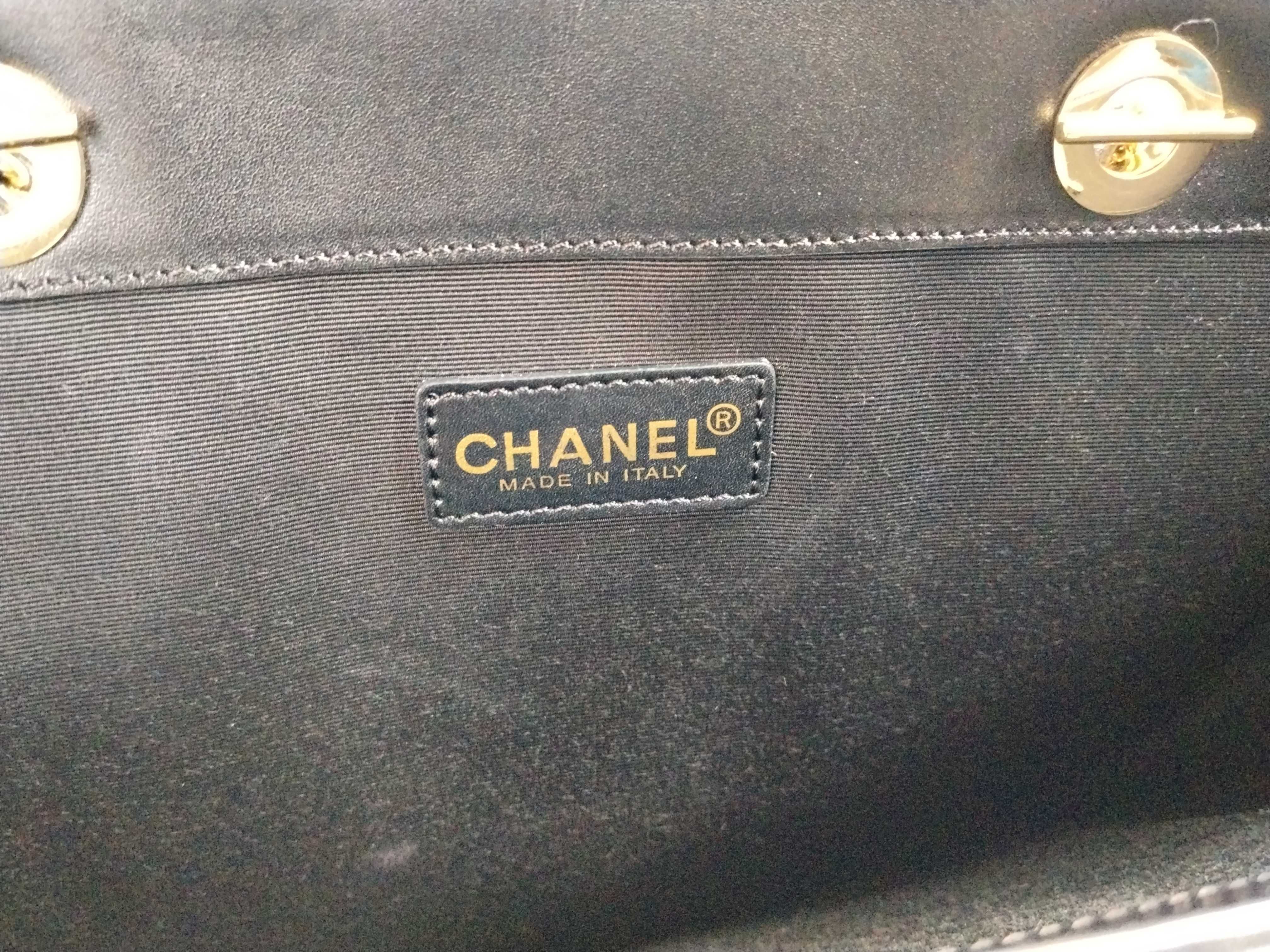 Coco Mark Shoulder Bag CC Coco Mark Logo Flat Shopper Shoulder Bag — view 10