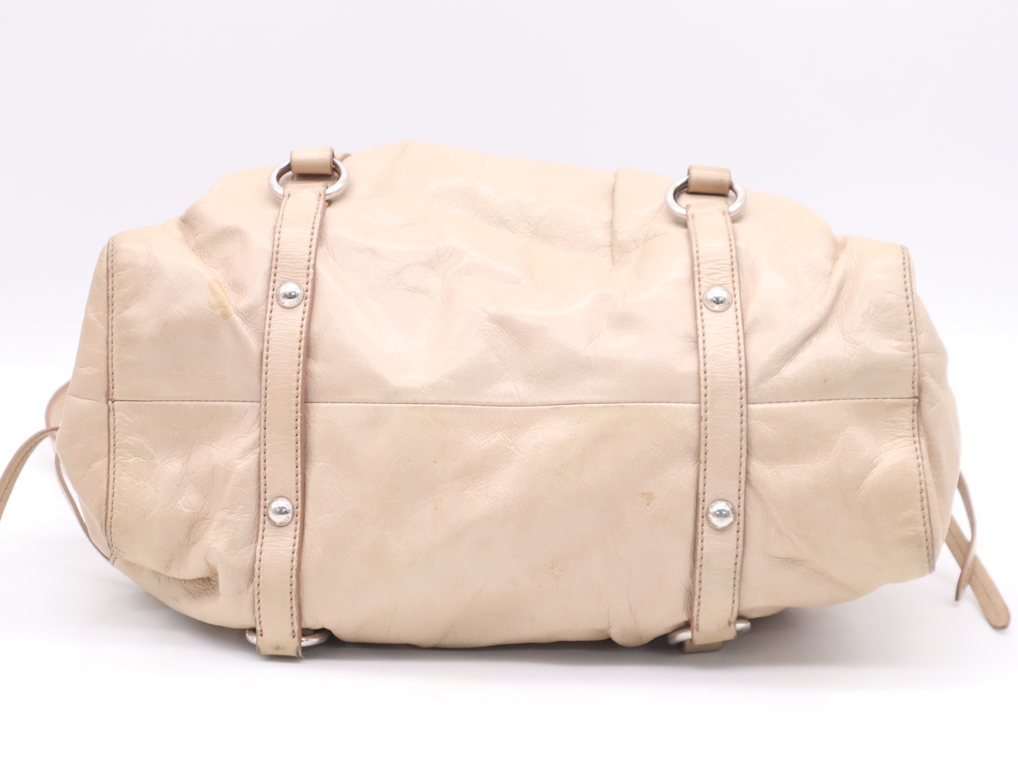 RT0383 Leather Vitello Lux Handbag, Beige, Silver Hardware, Includes Shoulder Strap, Card Holder, and Dust Bag. — view 4