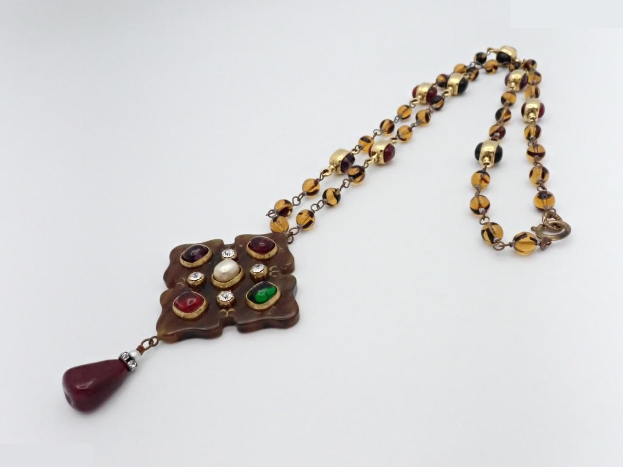necklace — view 3
