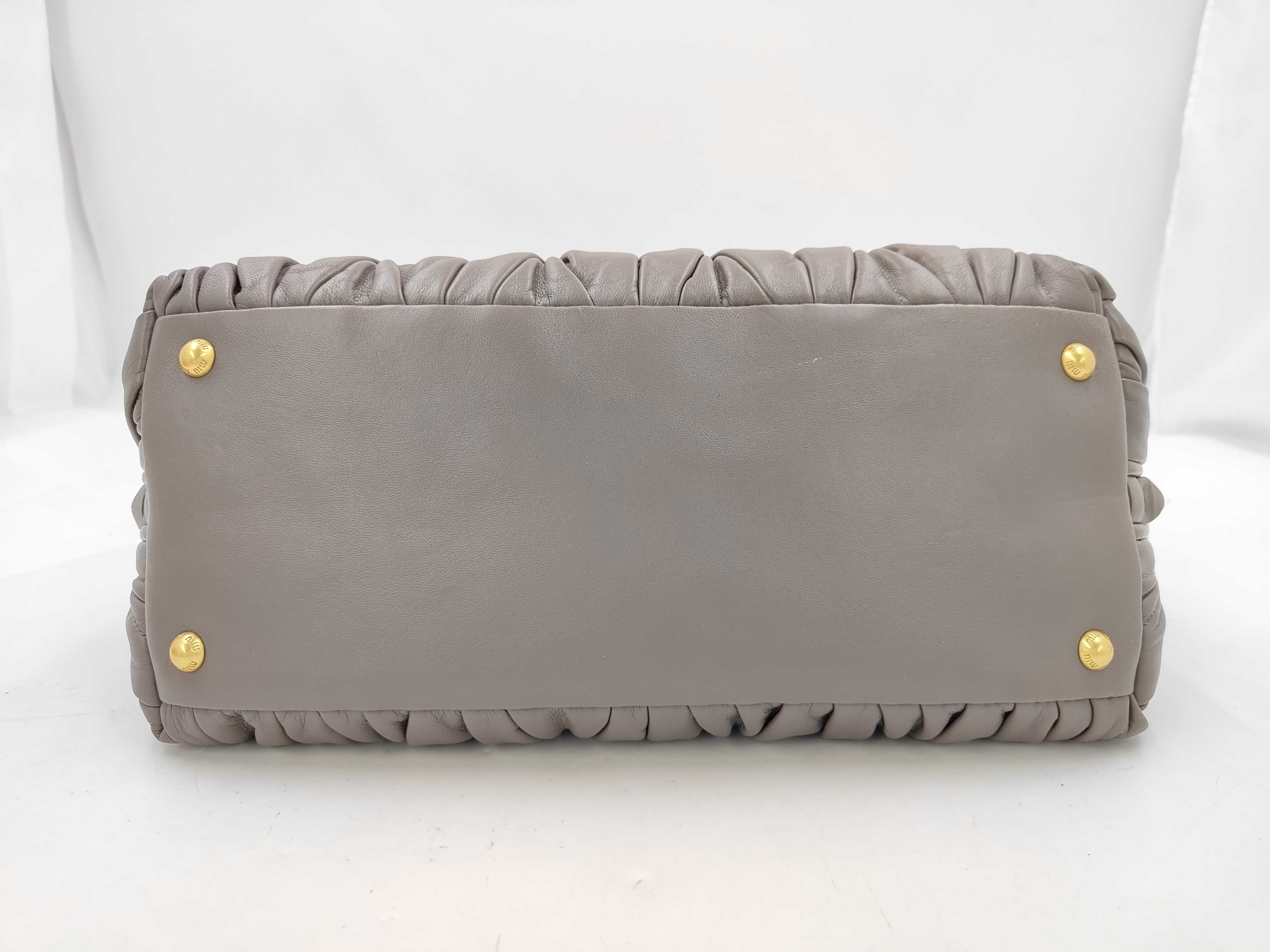 Matelassé Grey 2-Way Handbag with Shoulder Strap (Shoulder Bag) — view 8