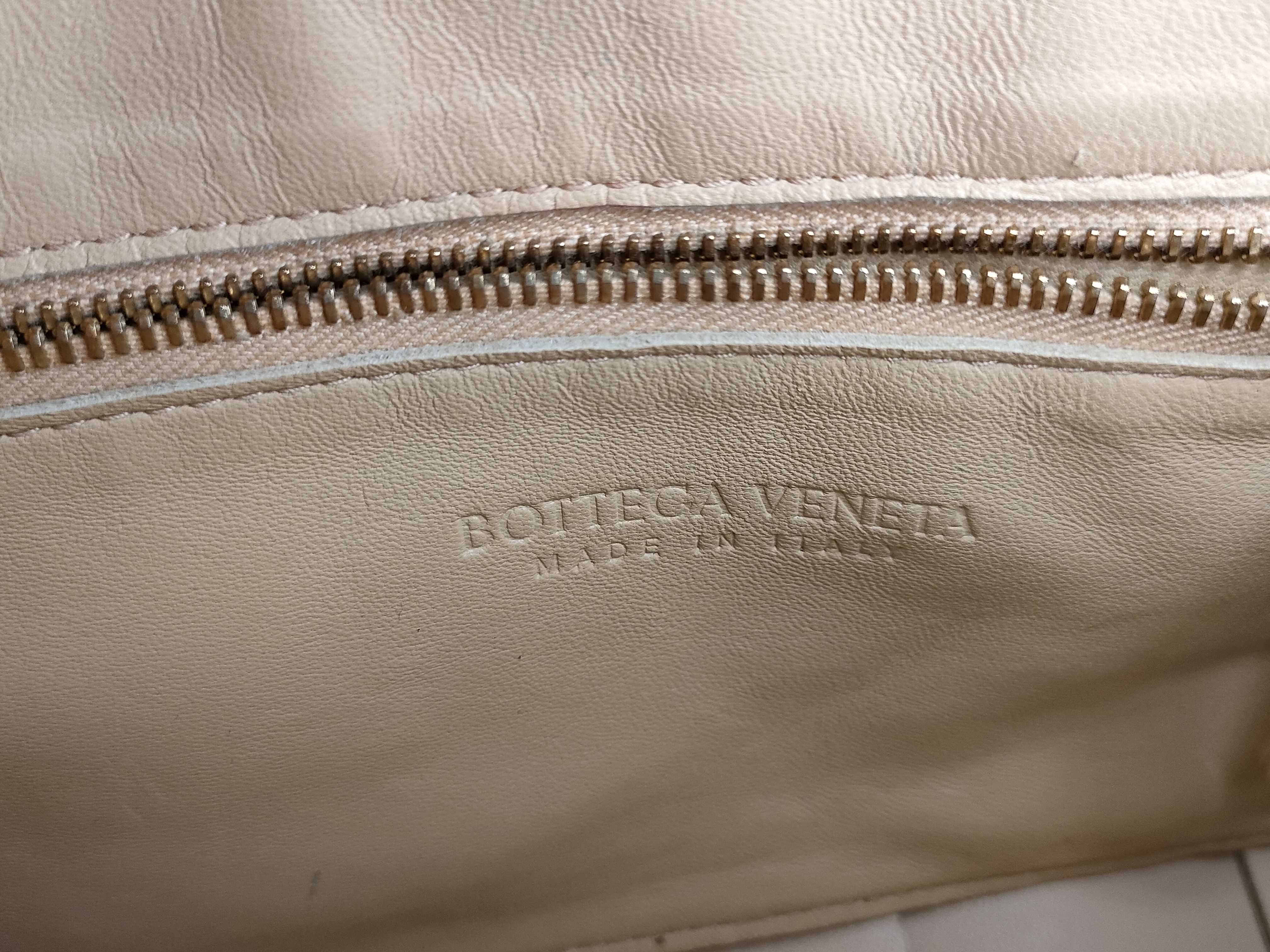 Intrecciato Cassette Shoulder Bag — view 11
